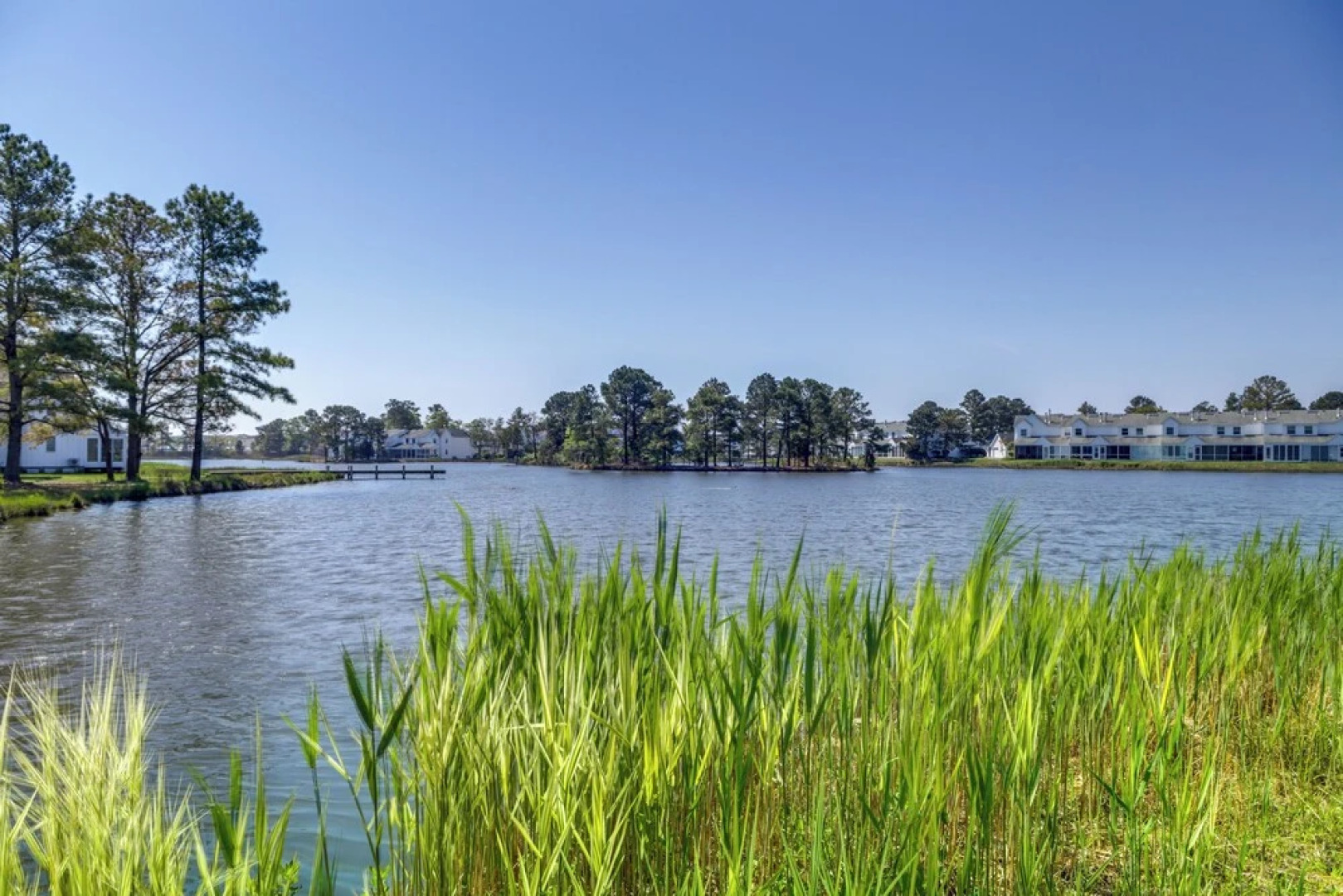Porch & Water Views: Getaway in Mallard Lakes