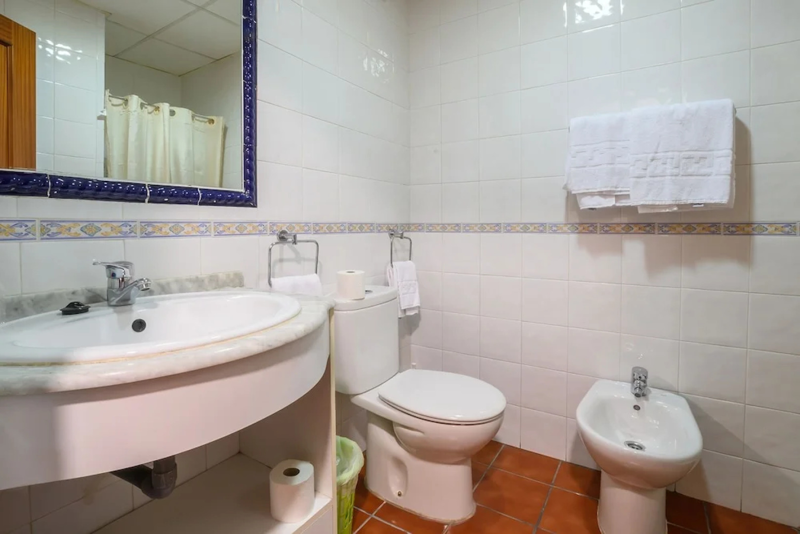 Отель H28 Camas