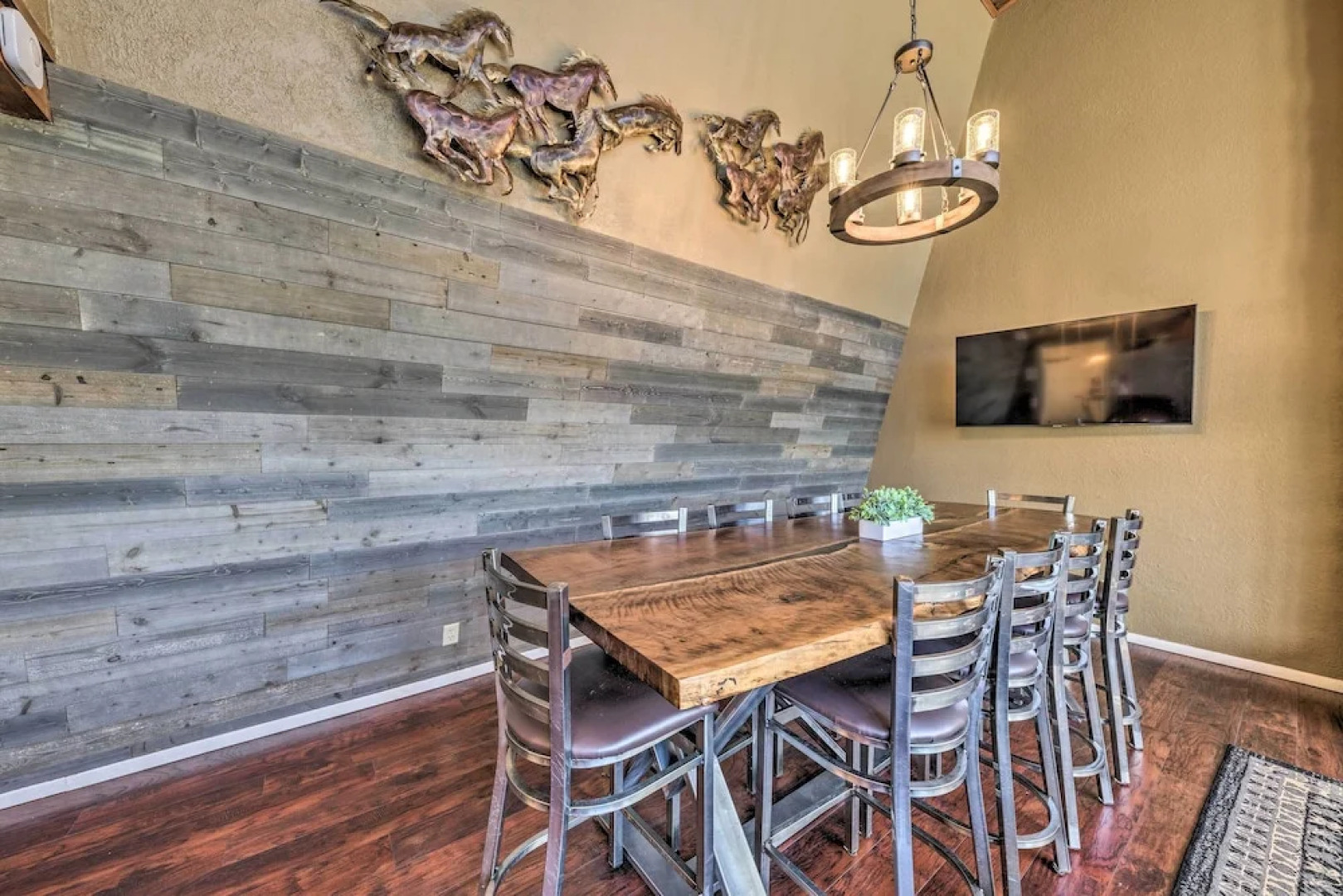 Hot Tub, Game Room & Sauna: Ruidoso Hideaway!