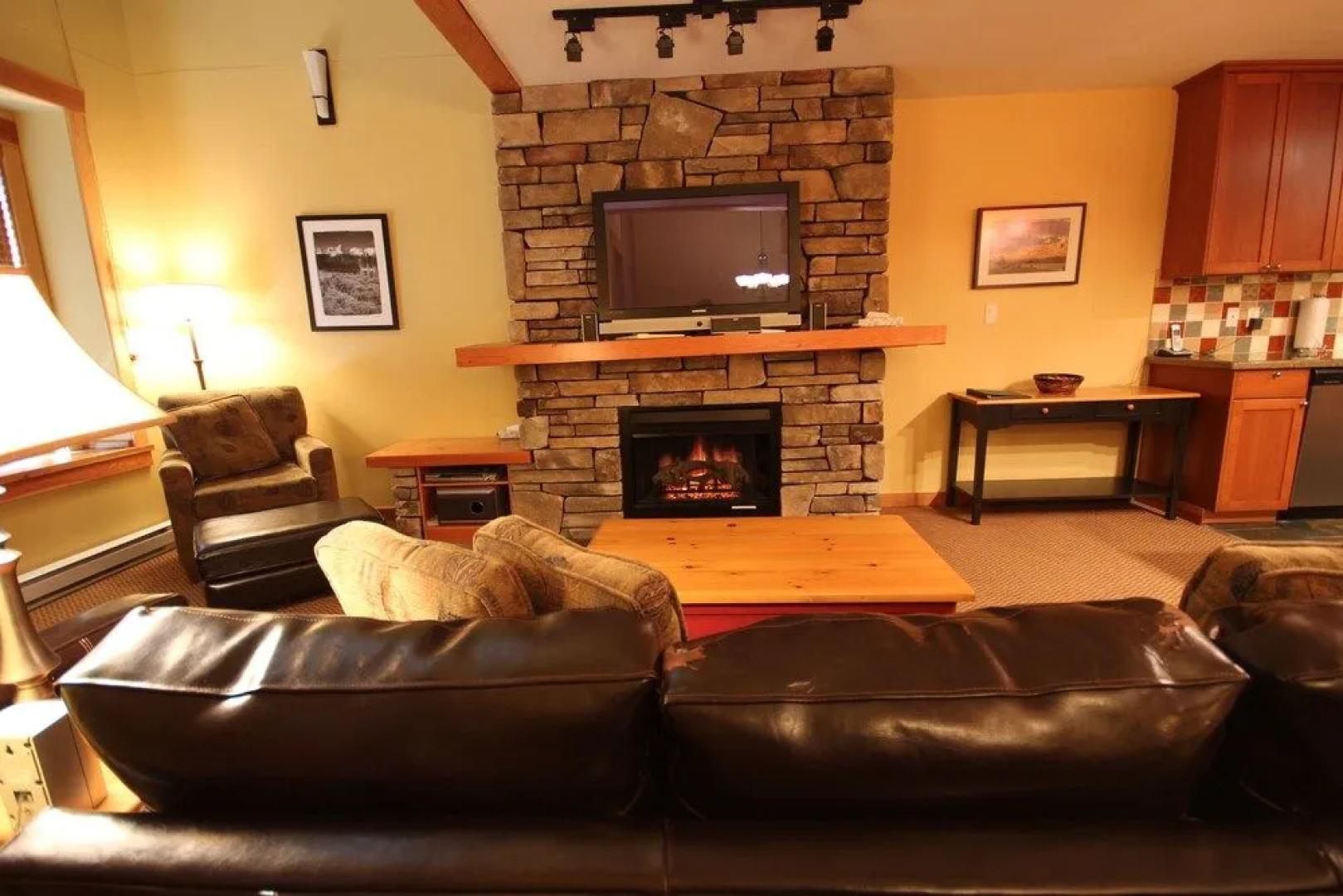 Pinnacle Ridge Chalets by Fernie Lodging Co