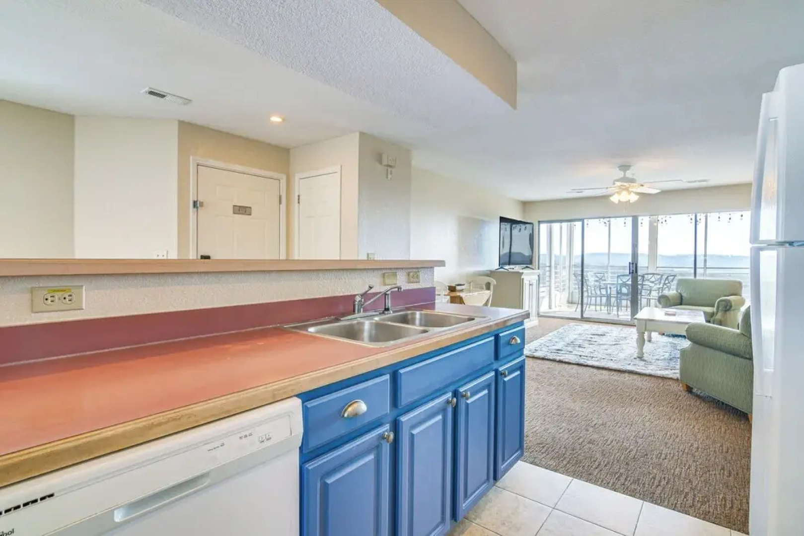 Resort Hot Tub Access! Table Rock Lake Condo