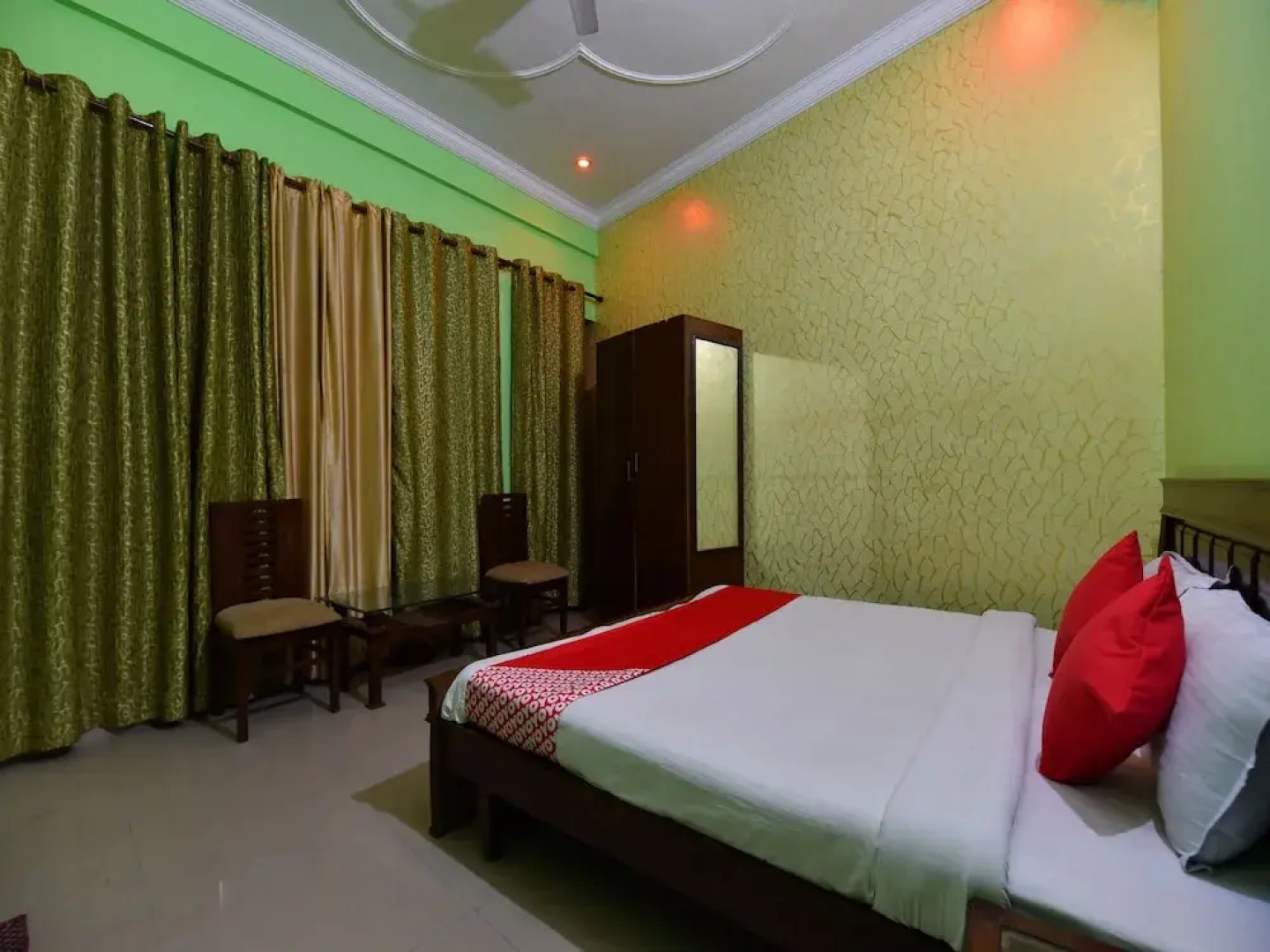 OYO 28146 Hotel Virsa