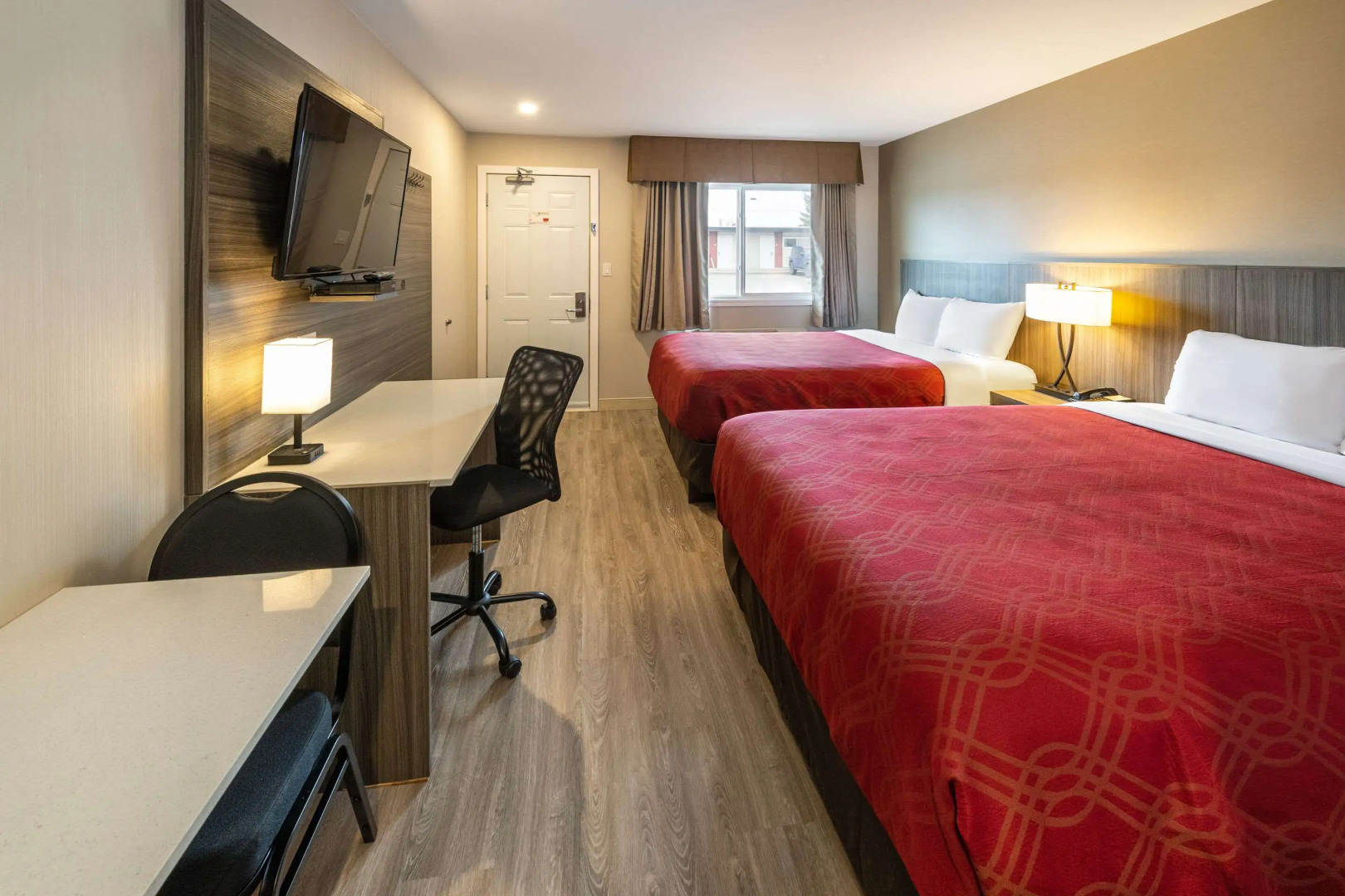 Econo Lodge Inn & Suites