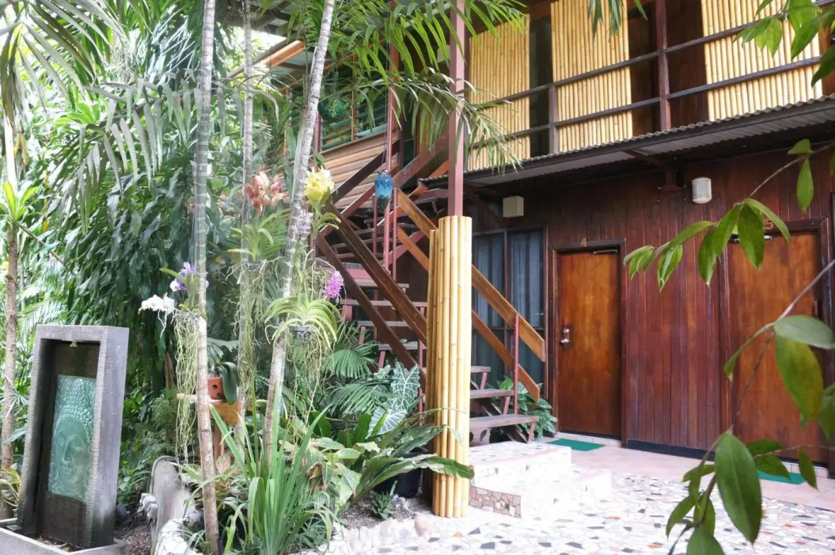 Raintree Lodge