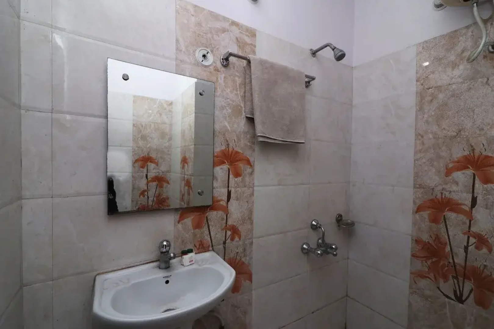 OYO 29127 Hotel Crown Tower