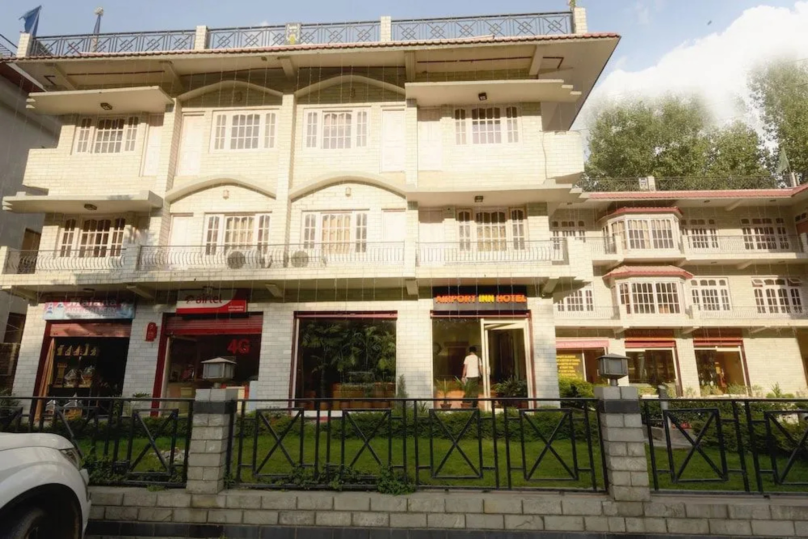 OYO 18674 Airport Inn Hotel