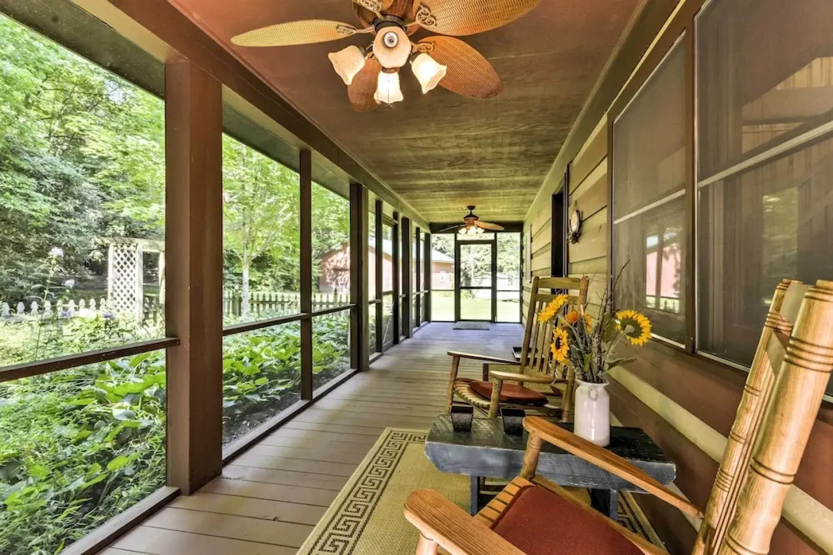 Black Mountain Cabin w/ Screened Porch + Views!