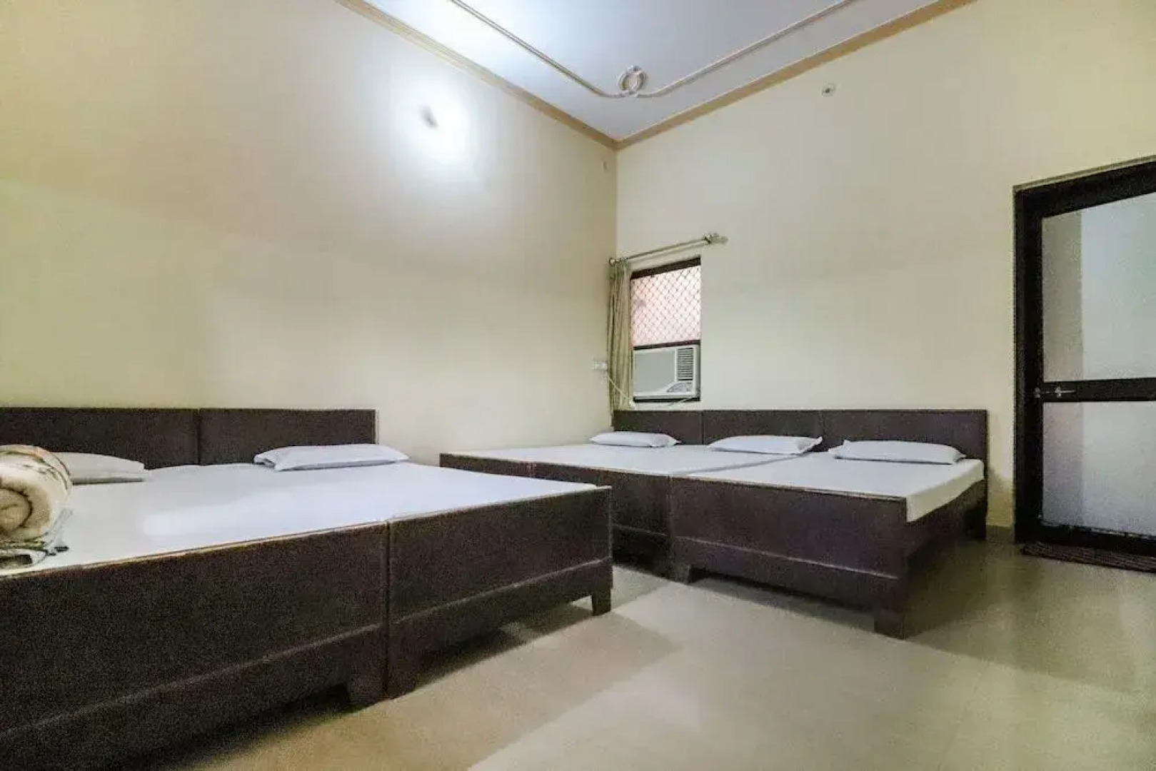 Shri Giriraj Dham by OYO Rooms