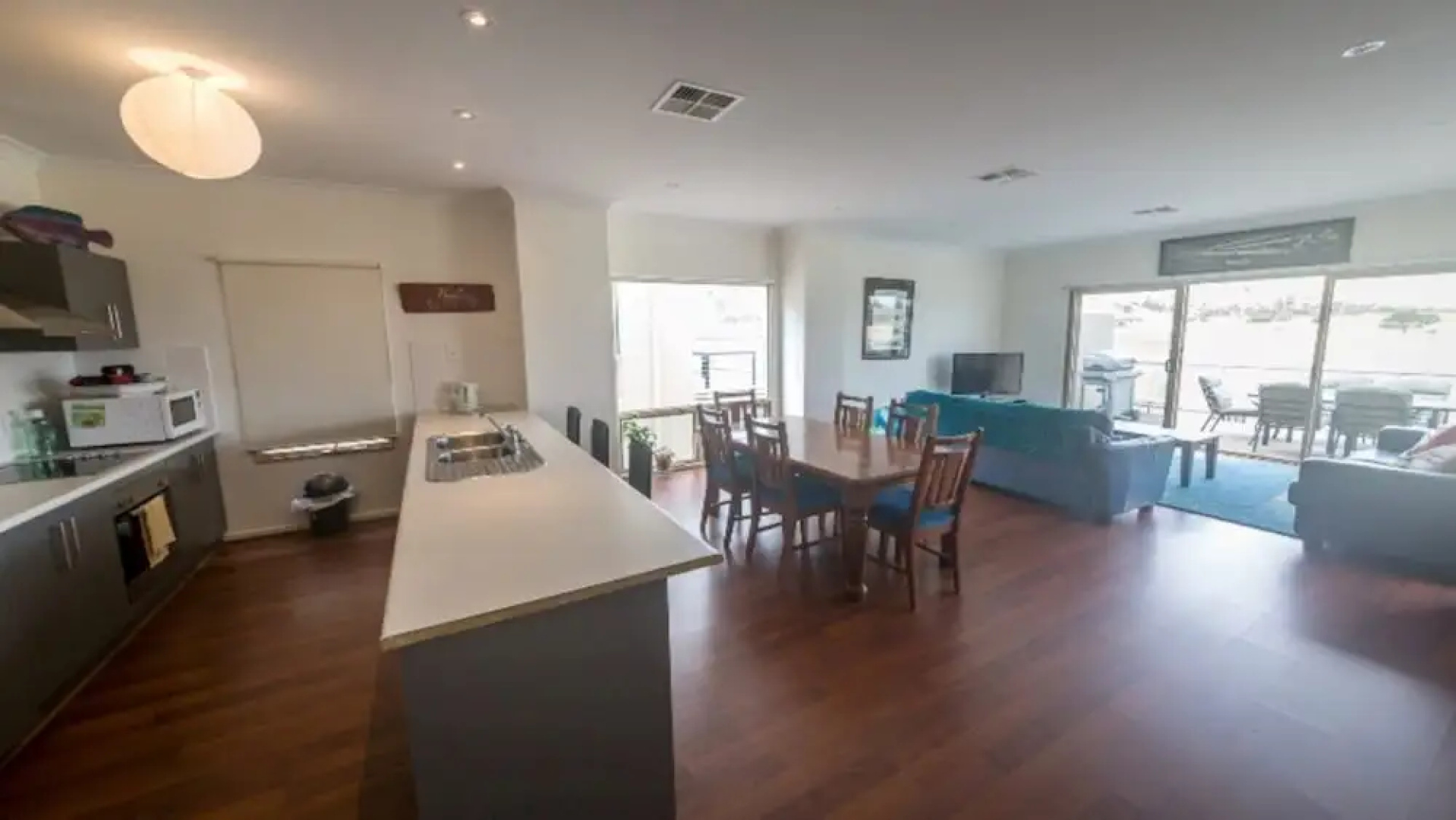 Wenneelys - 26/45 St Andrews Boulevard
