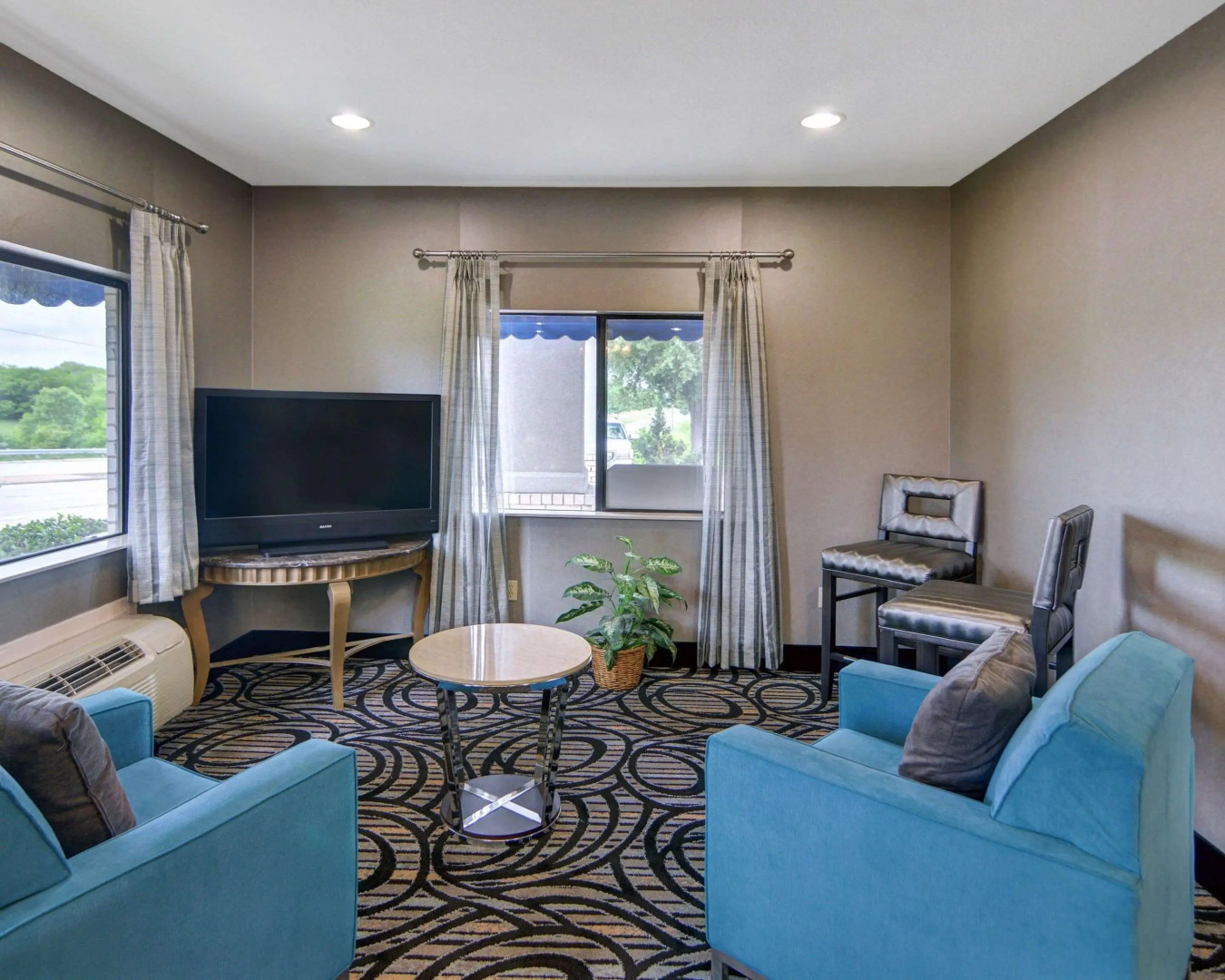 Quality Inn & Suites Grand Prairie South