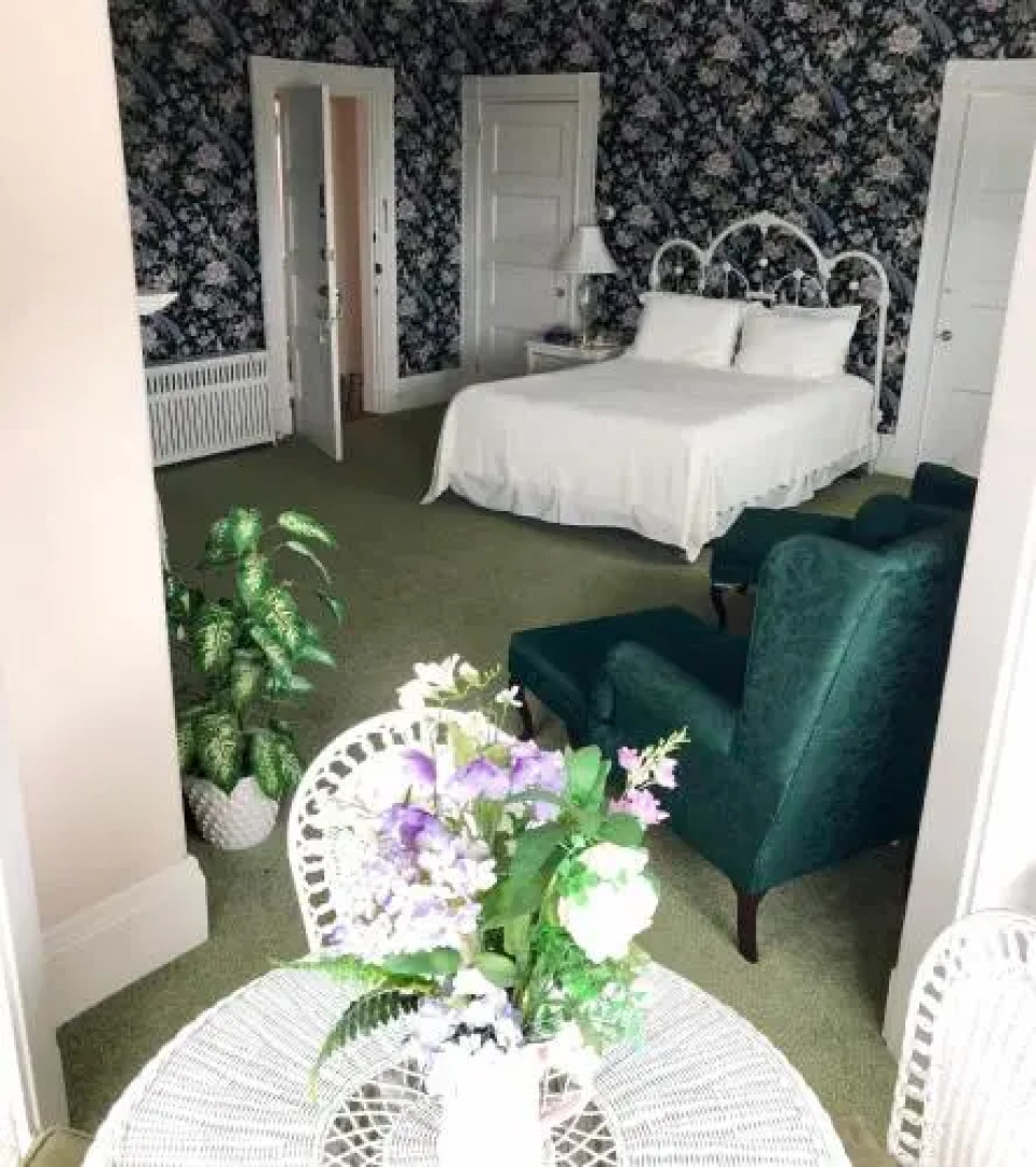 Sands of Time Motor Inn & Harbor House