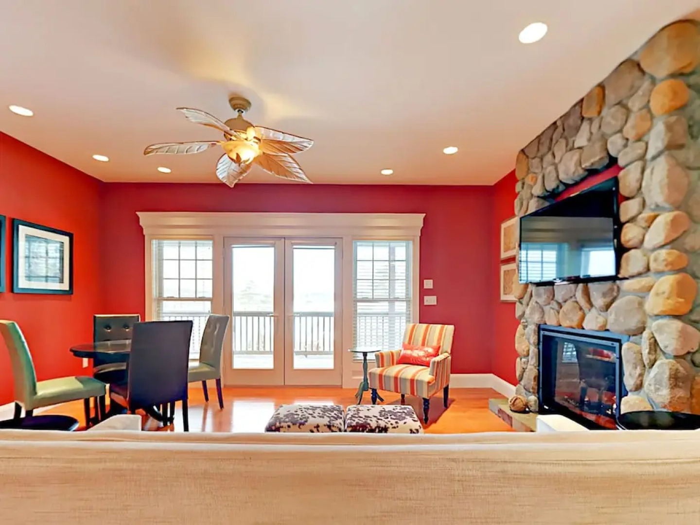 Hilltop Harbor Cottage 3 Bedrooms 2.5 Bathrooms Cottage