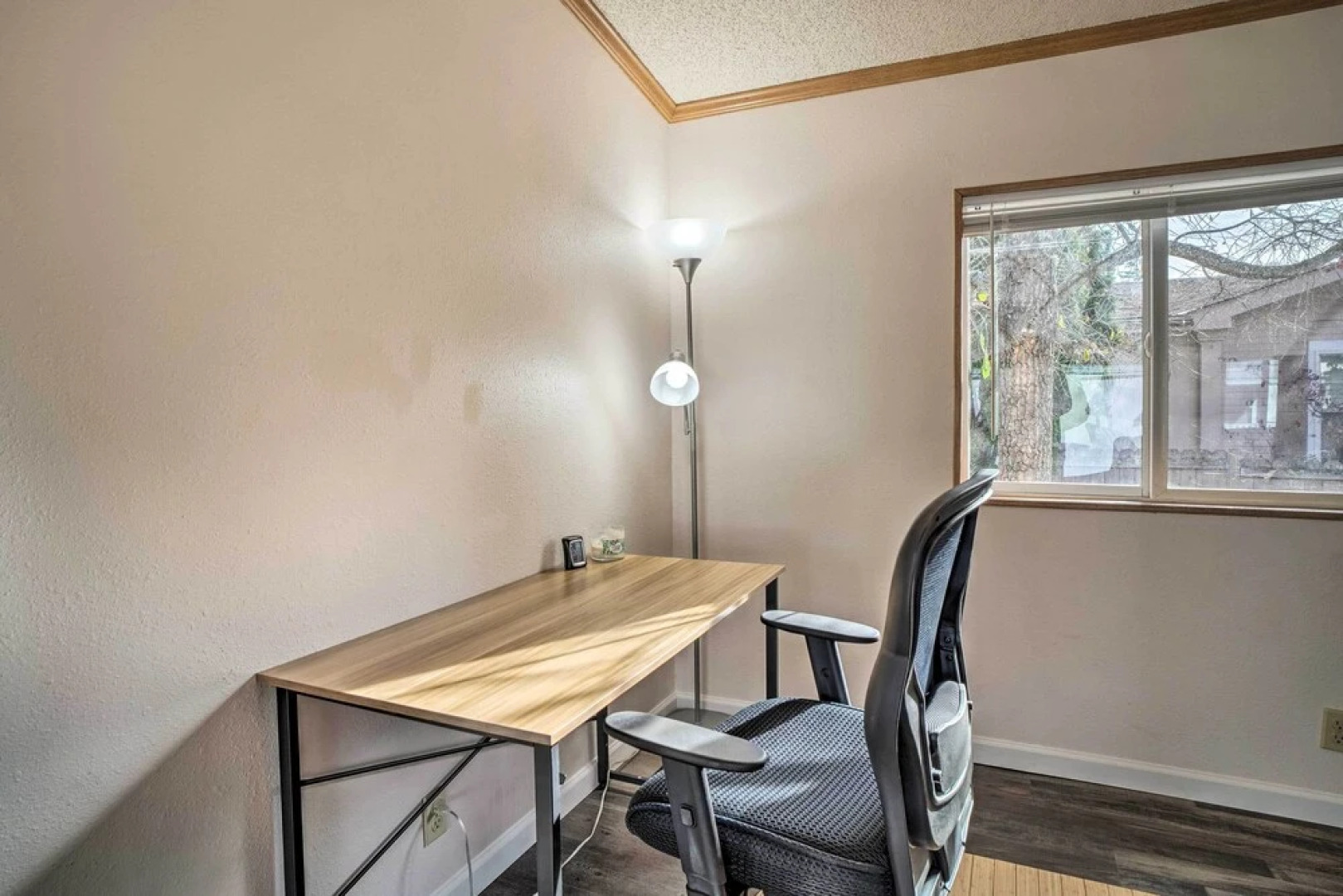 Charming Grants Pass Home w/ Large Backyard!