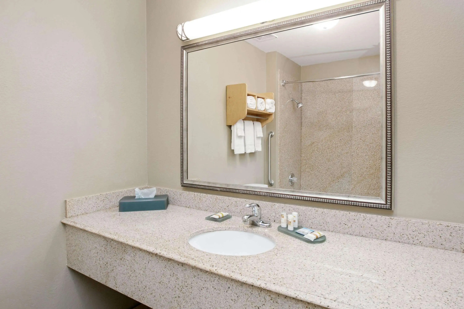 La Quinta Inn & Suites by Wyndham Paris