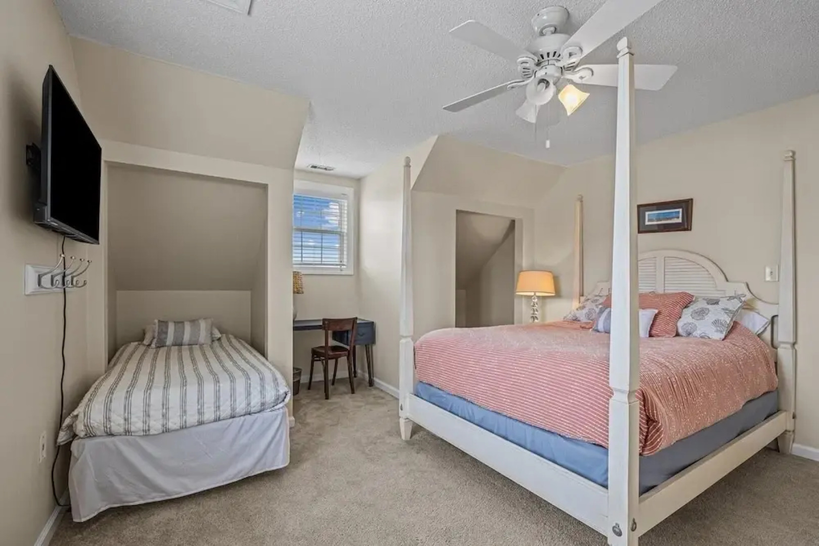 High Tider 3 Bedroom Home by RedAwning