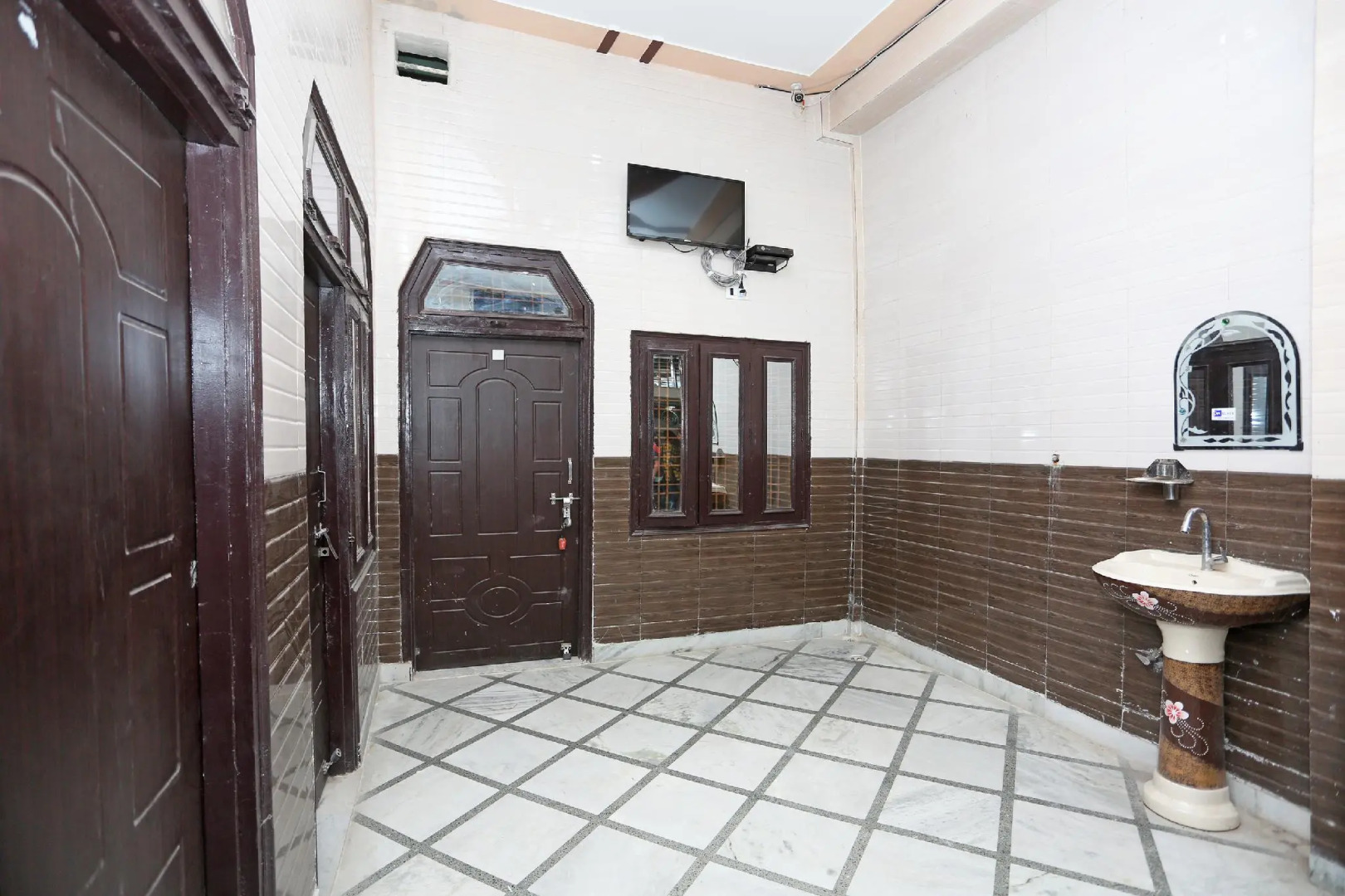 SPOT ON 37780 Hotel Doon Sabri