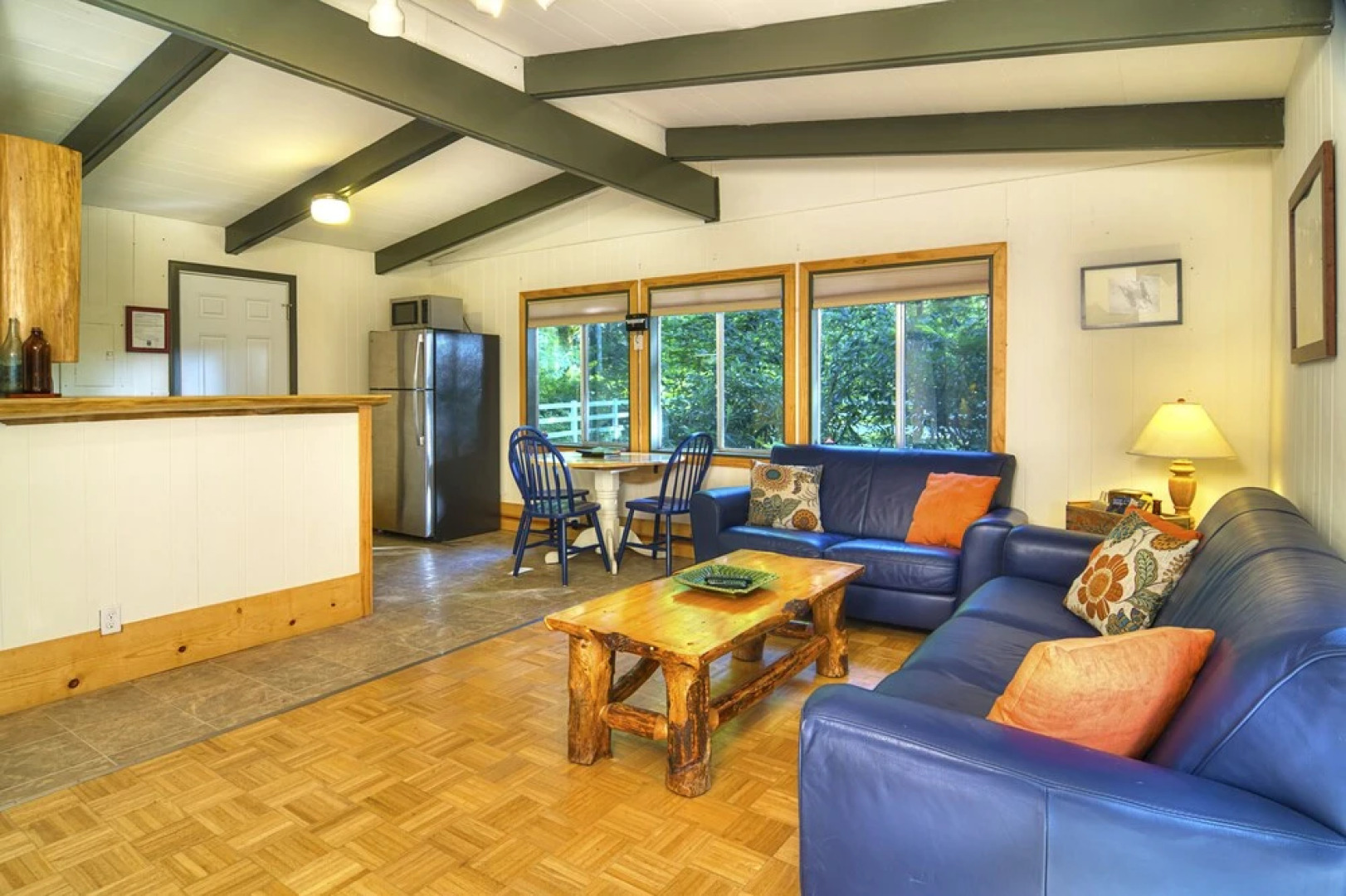 Riverside Ranch - Two Bedroom Bungalow with Hot Tub