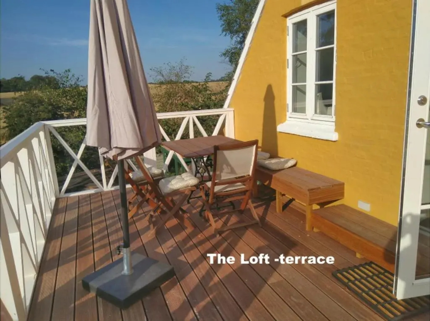 The 'Loft' Apartment- "Den Gule Svane" Guest House - near Rønne & Beach
