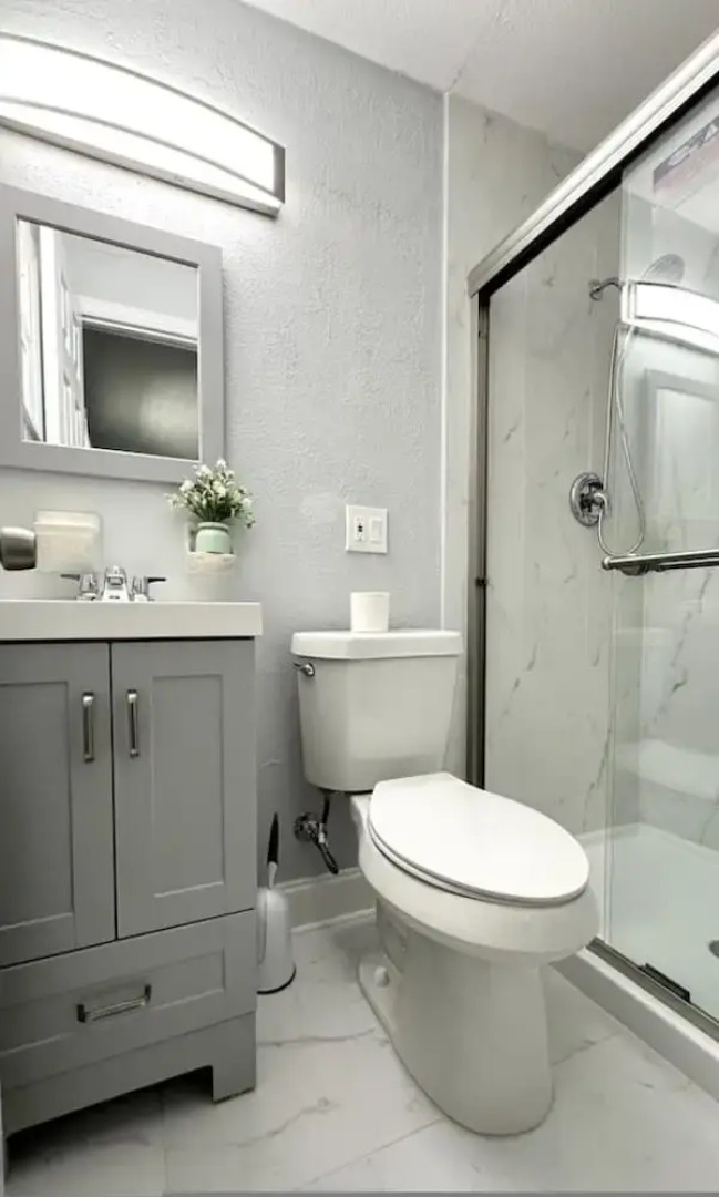 New Fresh House in Seminole Close to Beach