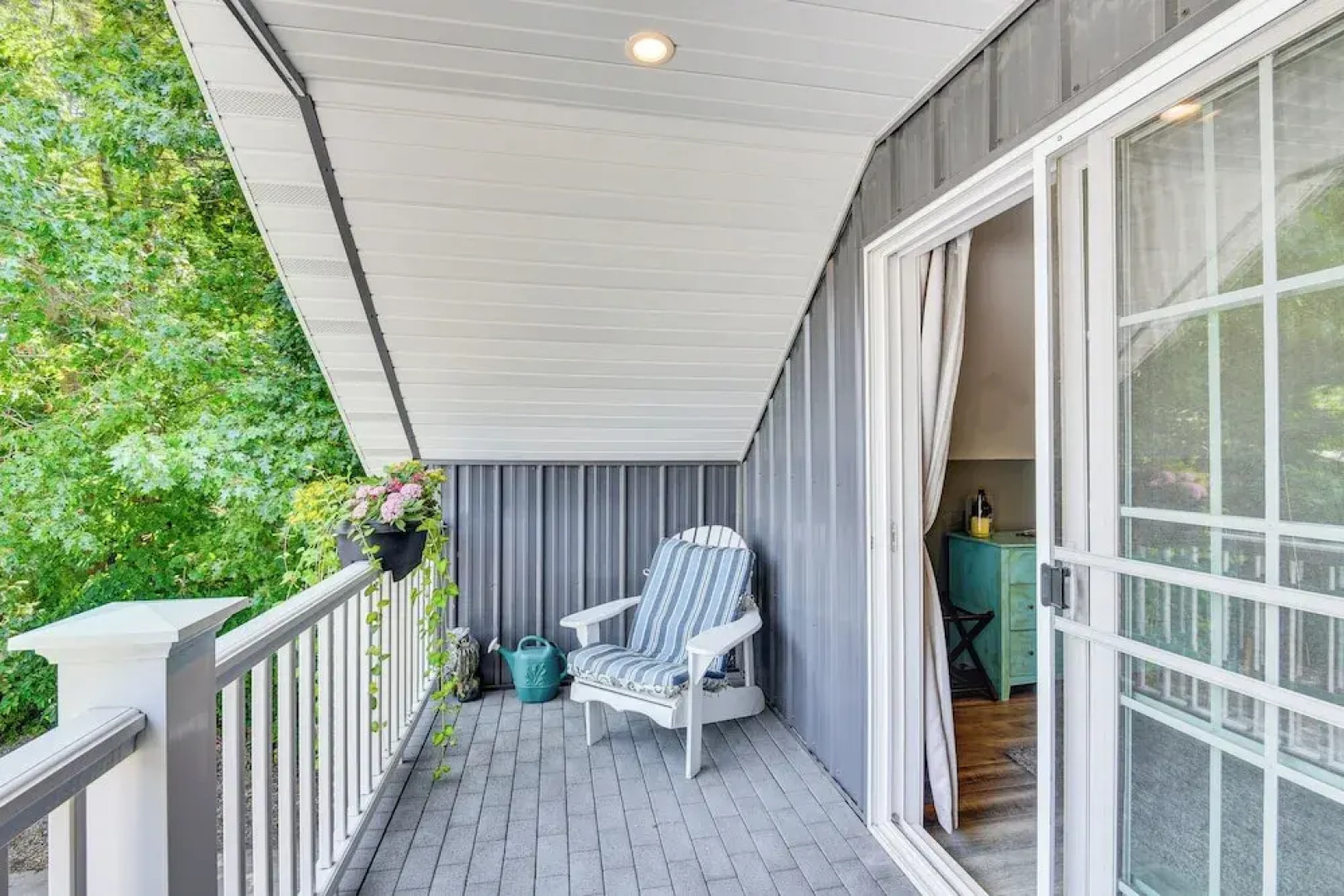 Benton Harbor Apt w/ Balcony + Fire Pit