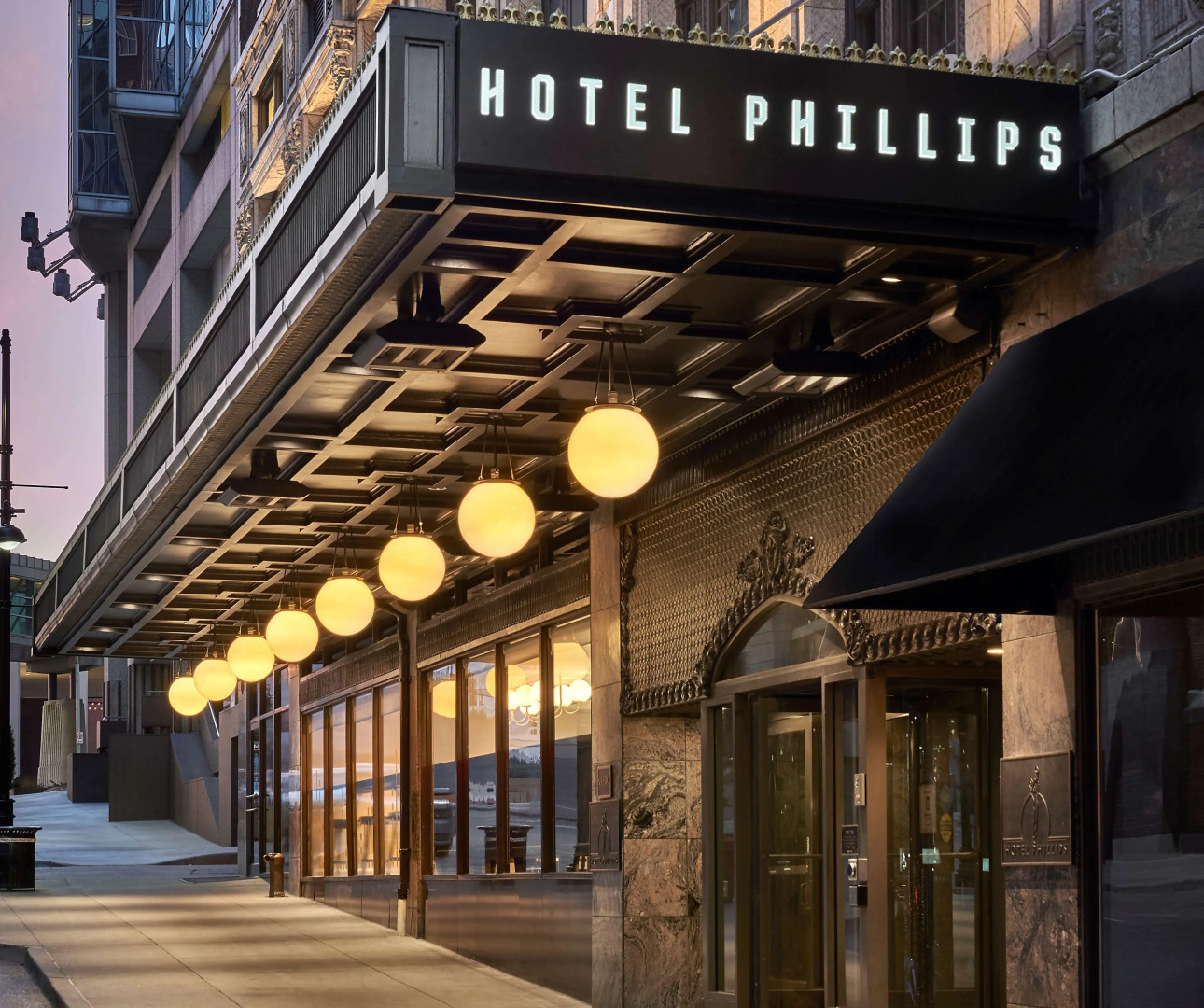Hotel Phillips Kansas City Curio Collection by Hilton