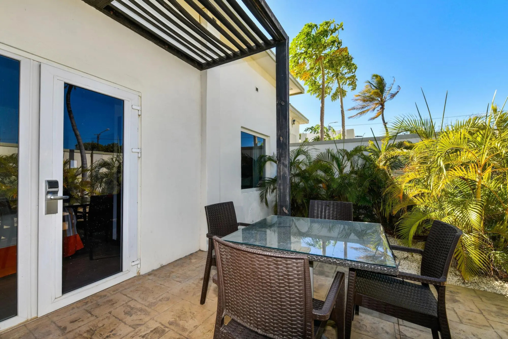 voco Surfside Aruba by IHG