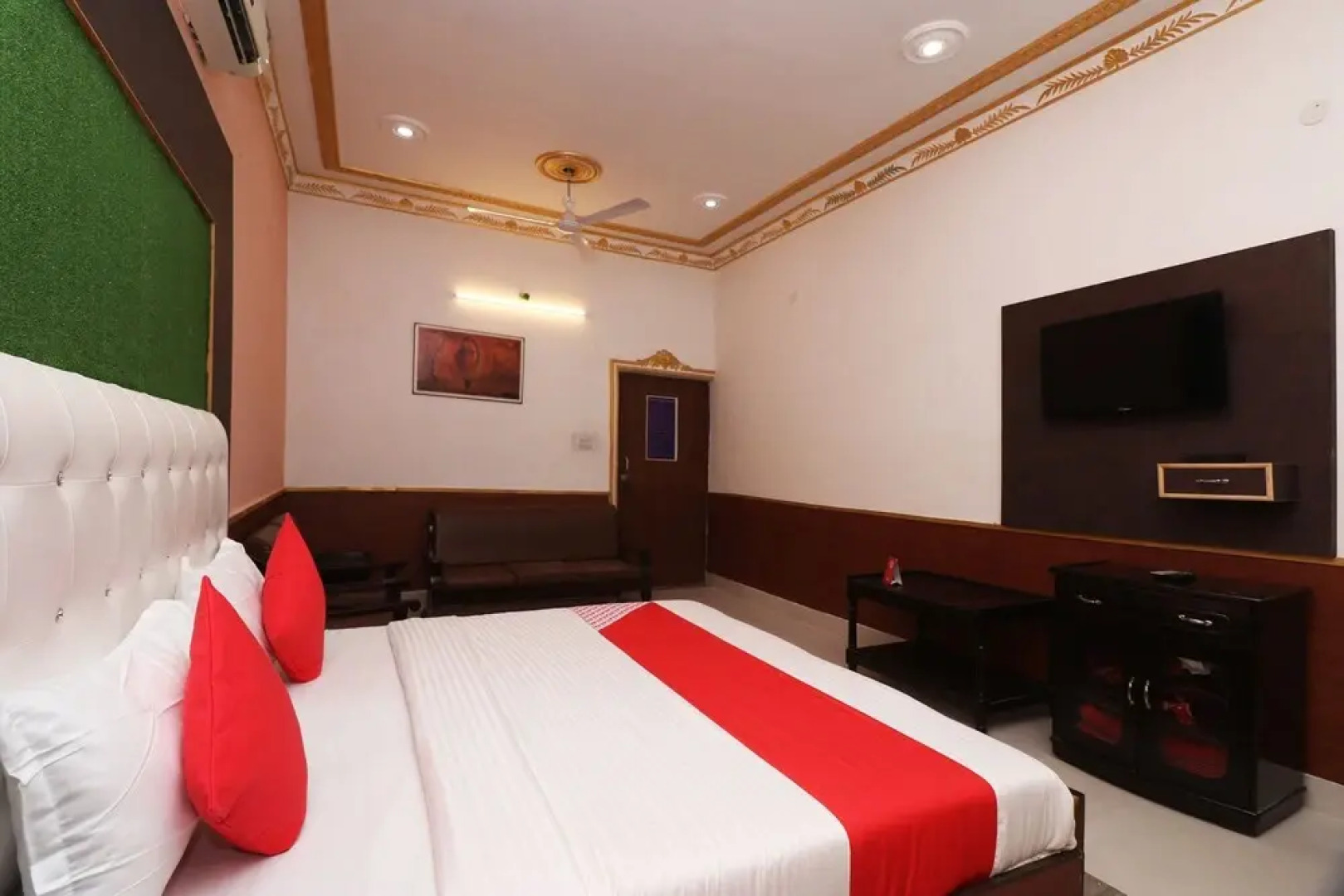 OYO 22446 Sonar Haveli