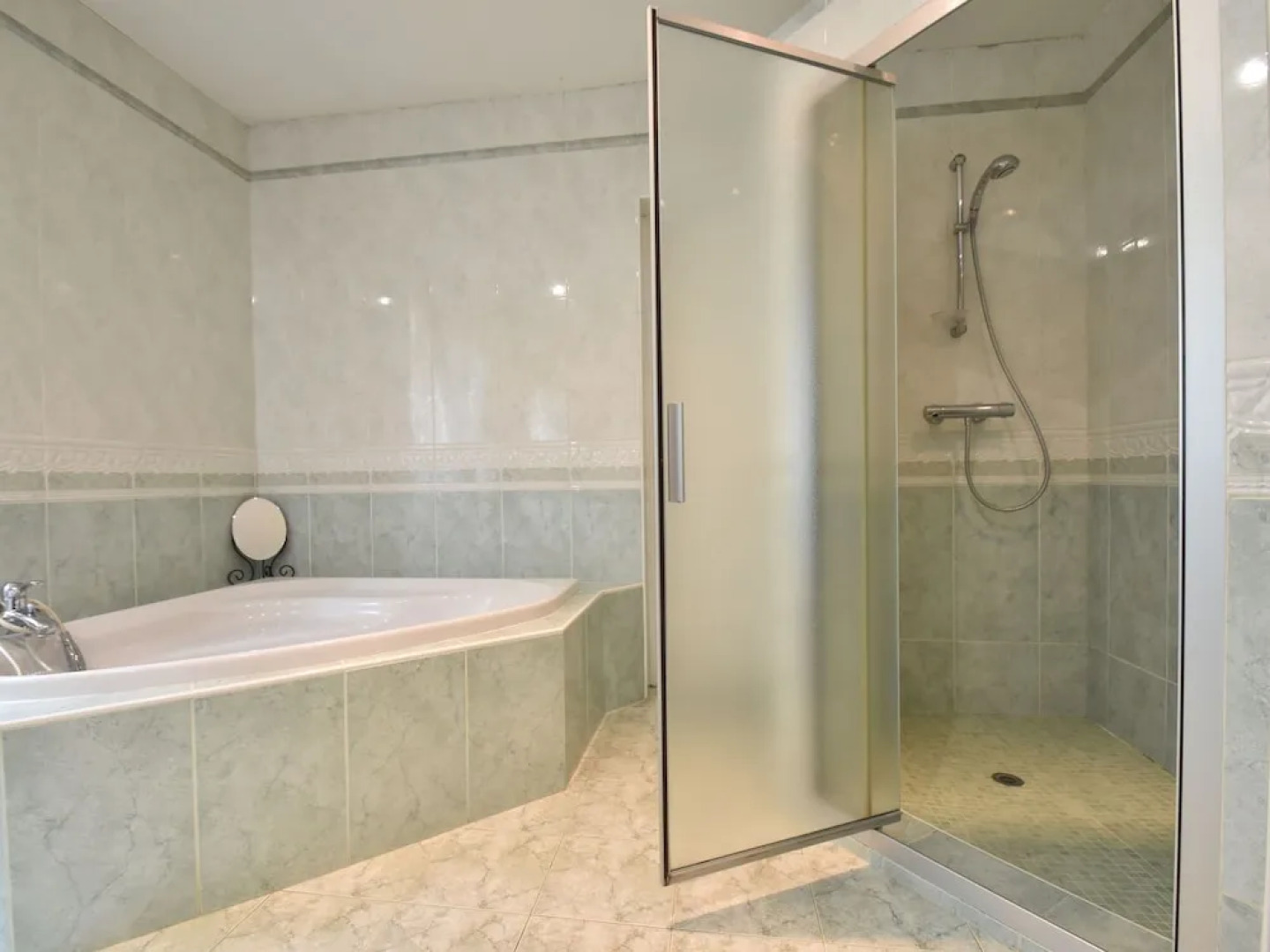 Luxurious Holiday Home in Domme with Swimming Pool