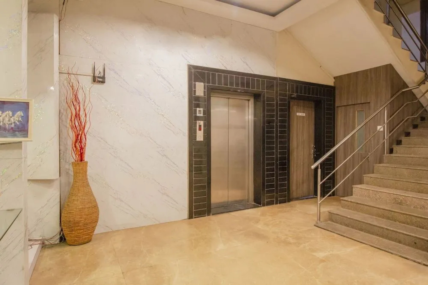 Capital O 40904 Hotel Satish Executive