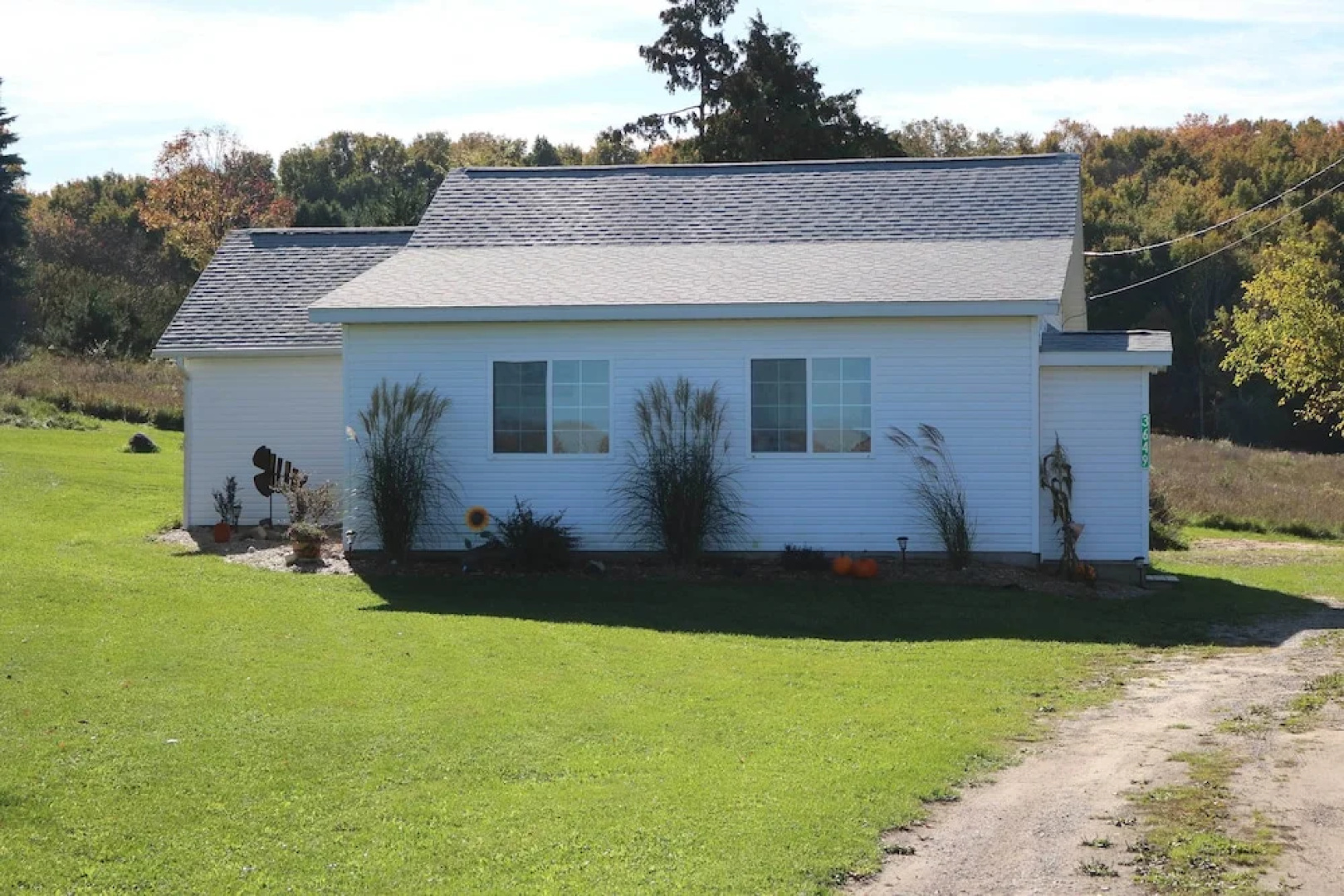 3 Mi to Lake Michigan: The Country Cottage