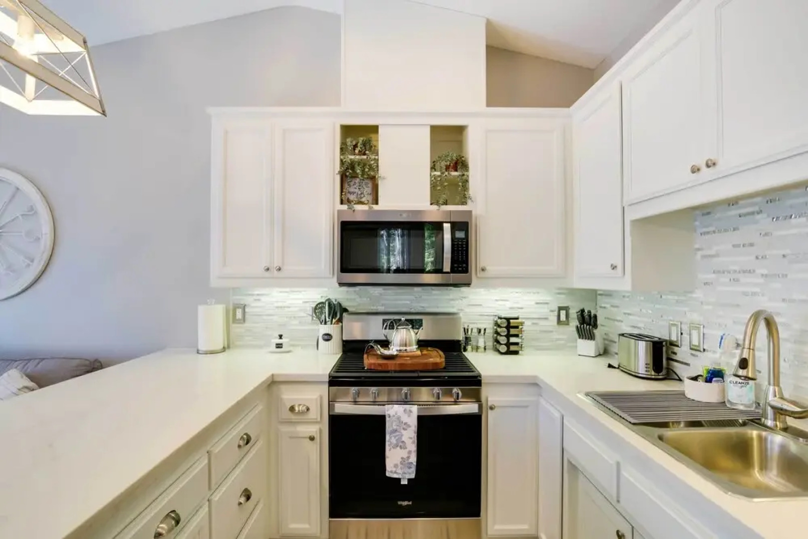 Updated Lake Almanor Retreat w/ Patio & Grill!