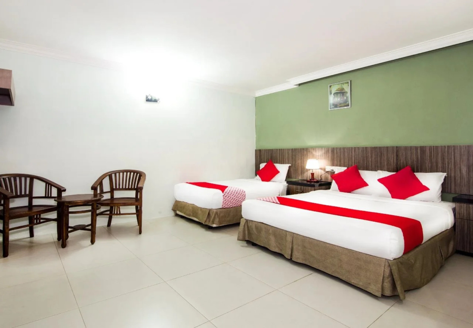 OYO 443 Crystal City Hotel