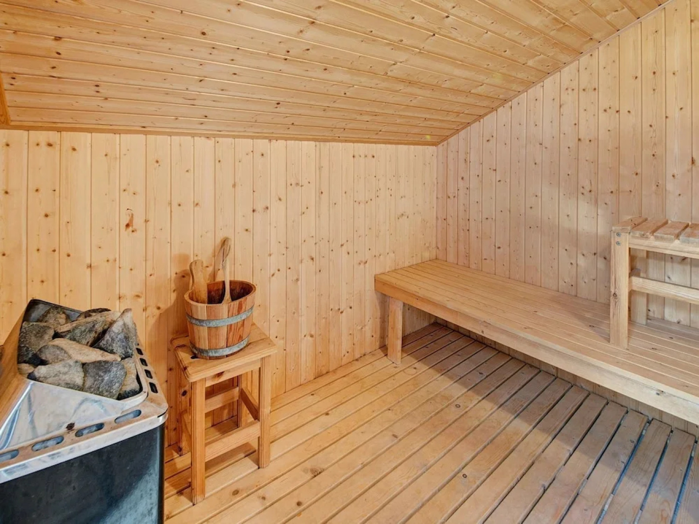 Chic Holiday Home In Nexø With Whirlpool