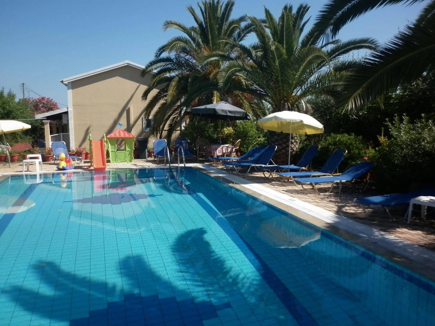 Eleni Family Apartments