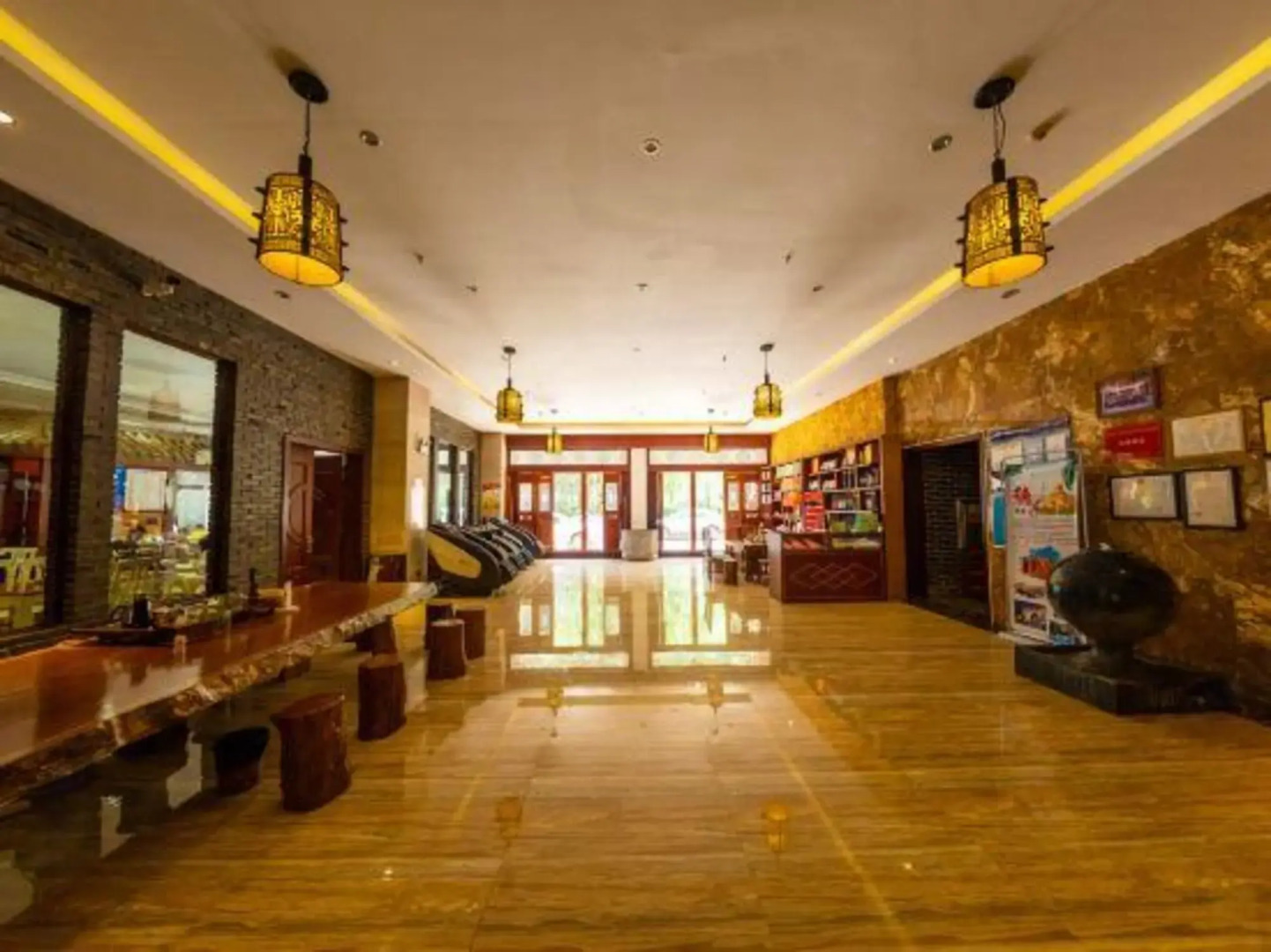 Maitreya Sanlong Hotel (Huquan Hot Spring Ecological Park Honghe Water Town Branch)