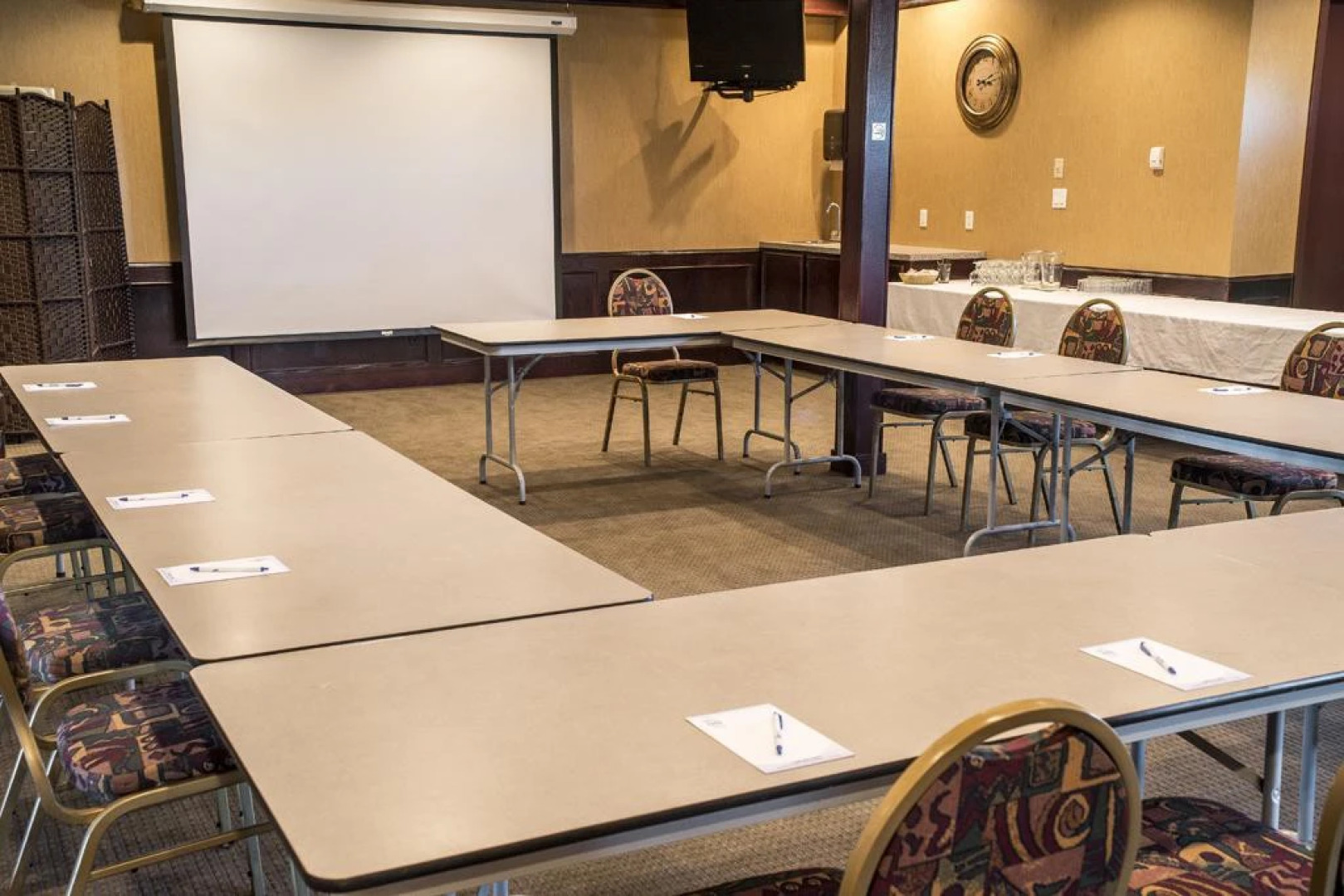 Service Plus Inn and Suites - Grande Prairie