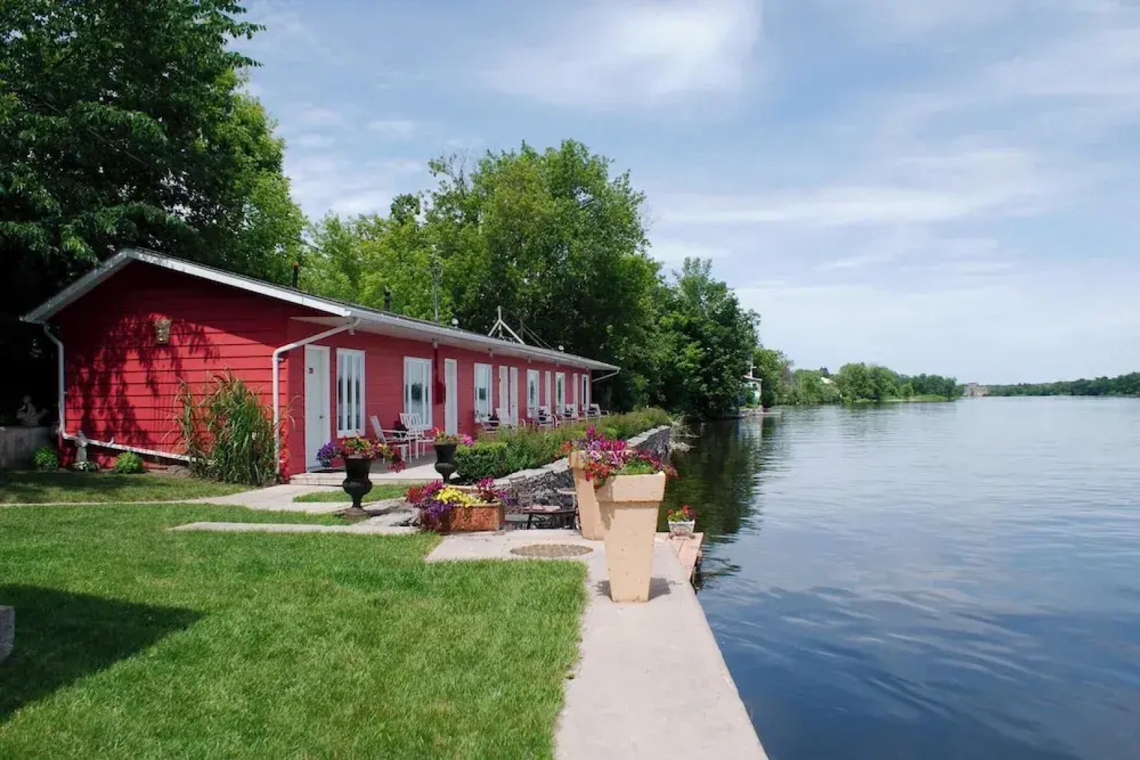 The Water's Edge Inn