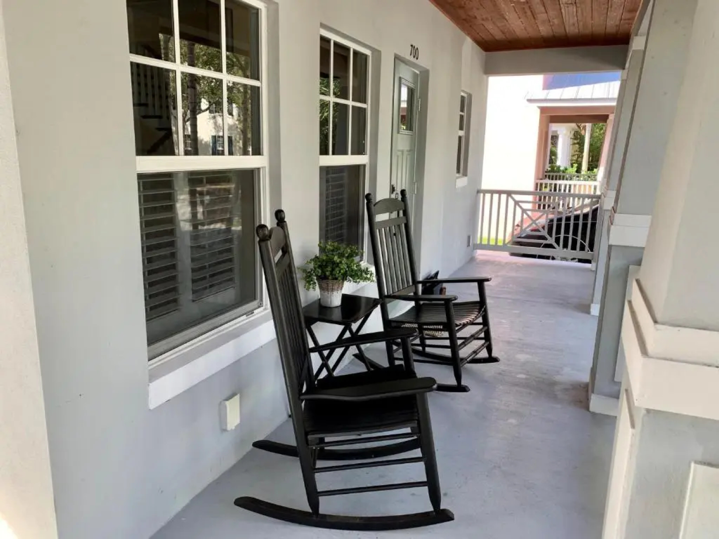 Grey Mist Modern 3bd 2ba on Quiet Street