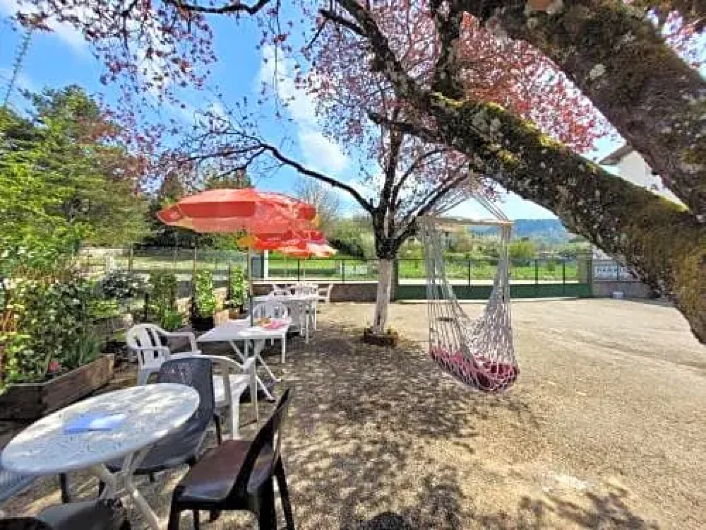 Hotel Restaurant Carrier