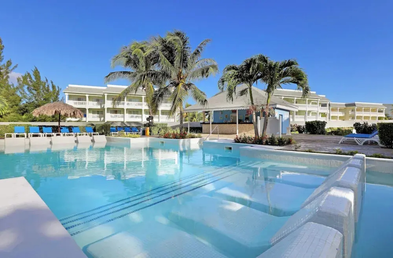 The Signature Level At Grand Palladium Lady Hamilton Resort & Spa