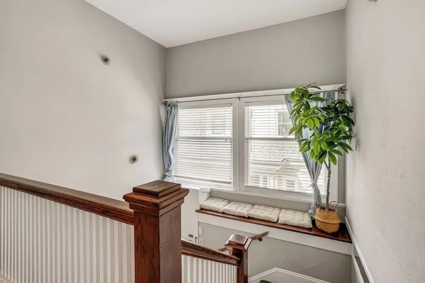 8 Mi to Bay Bridge: Couple's Getaway w/ Mtn Views!