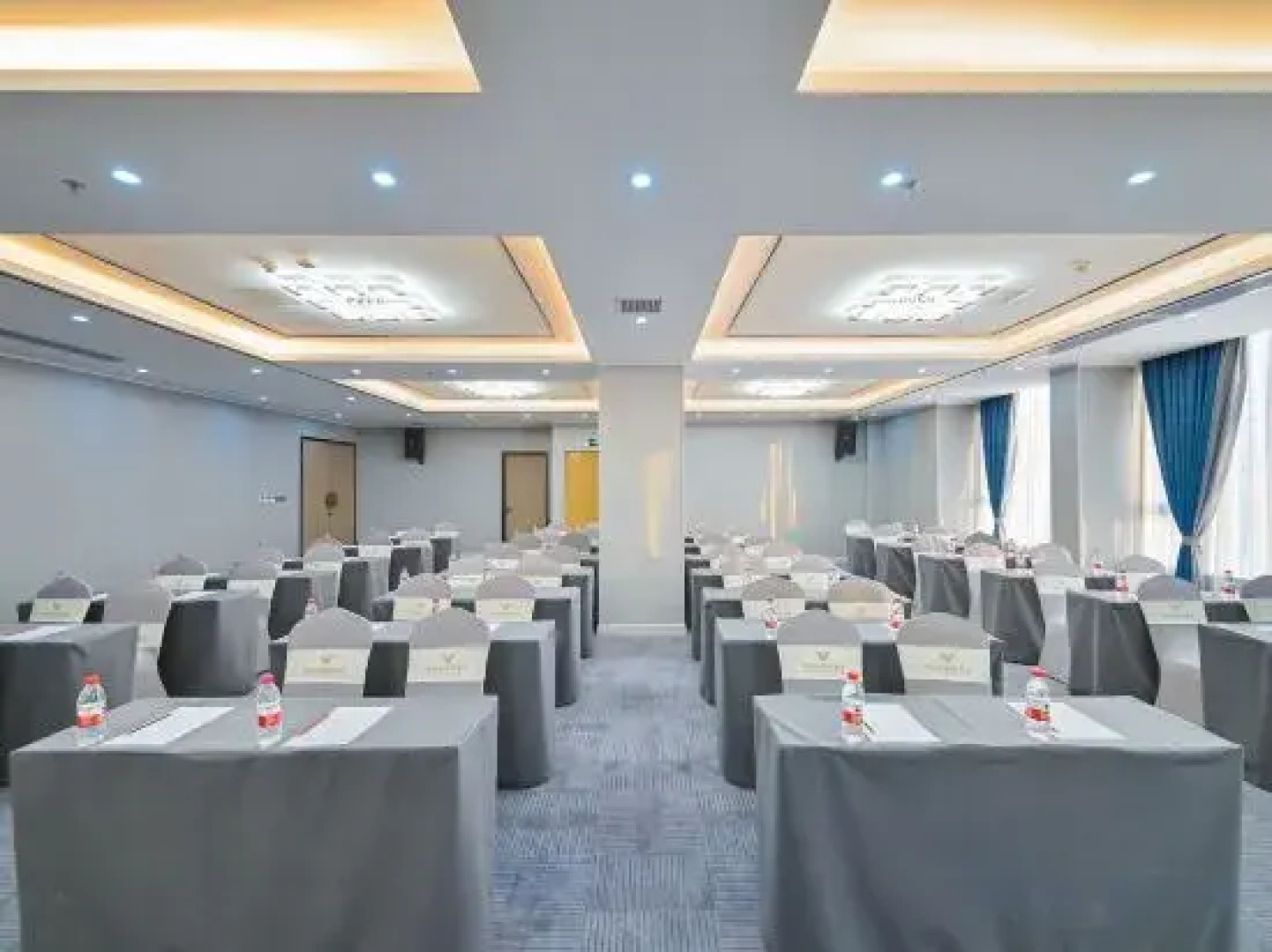 Vienna International Hotel ·Shaoguan Baiwang Square Waterside Pavillion