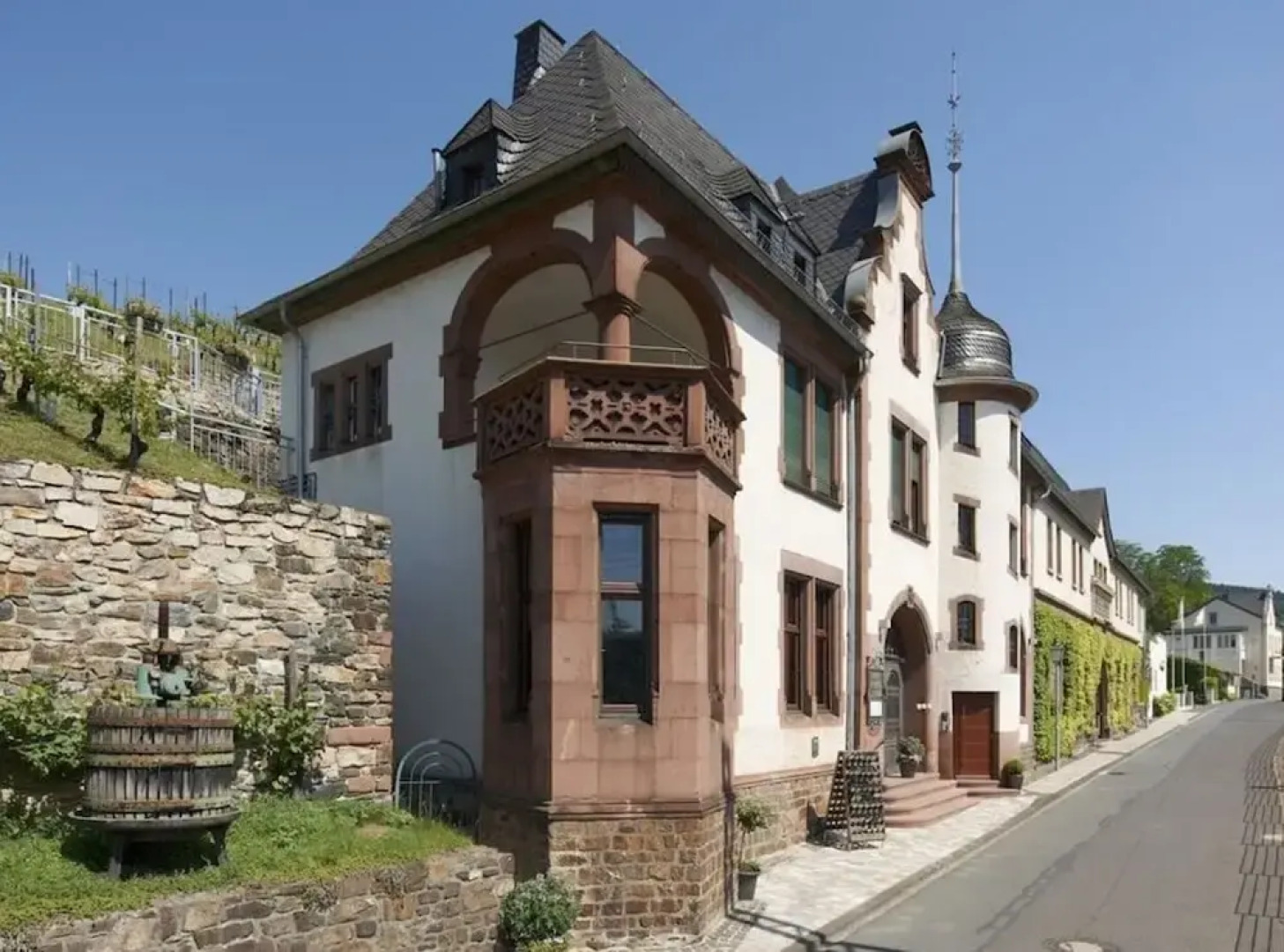 Apartment Pinot Noir