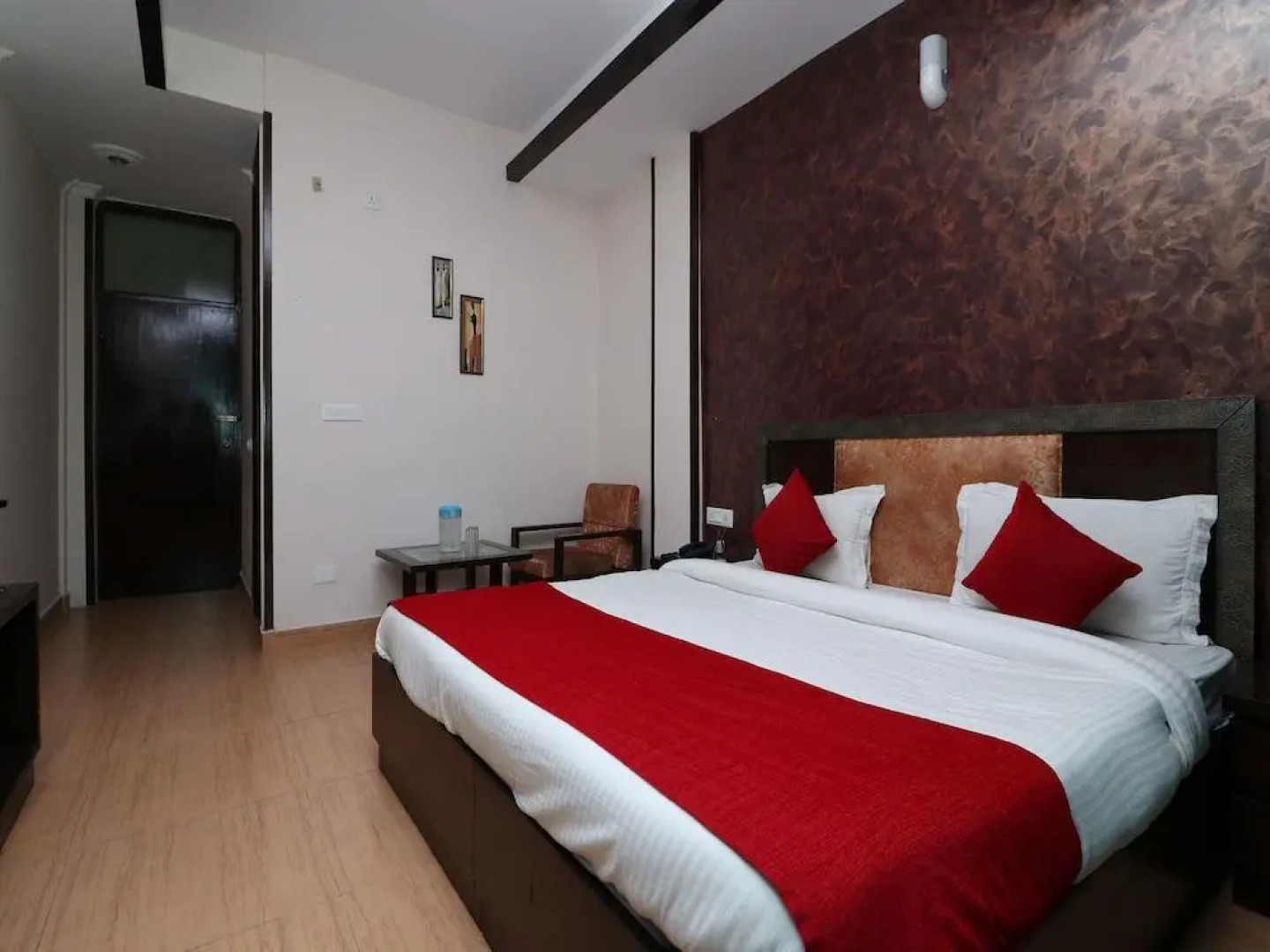 OYO 7547 Hotel Burans Residency