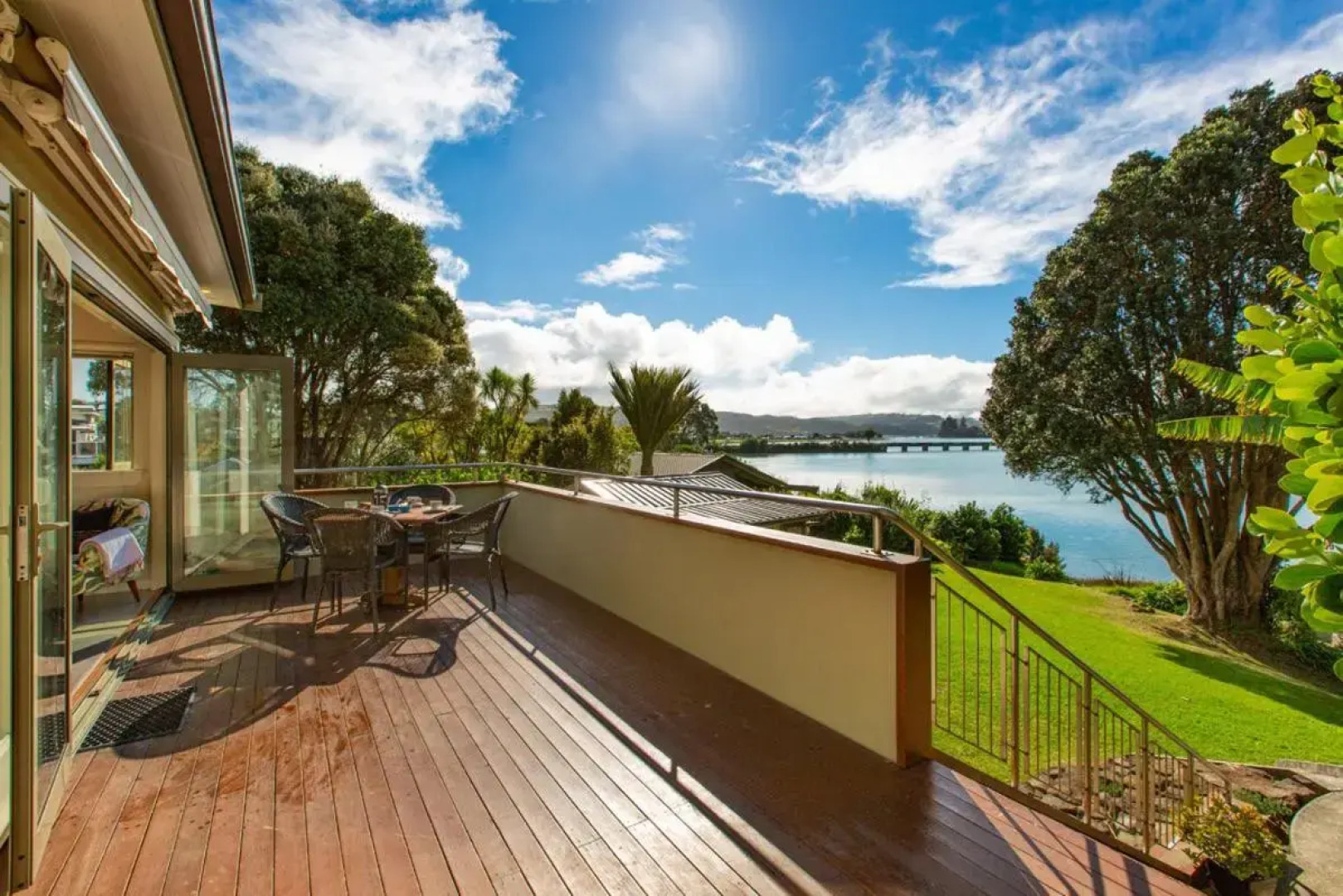 Waterfront Bach - Raglan Bach