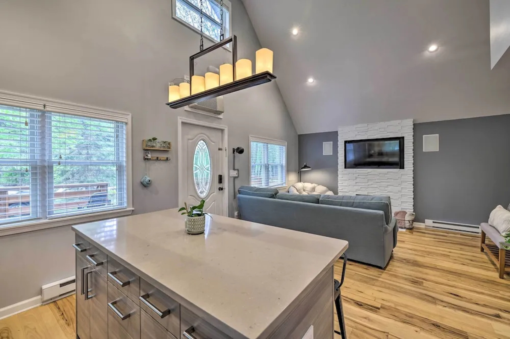 Near Lakes & Resorts: Pet-friendly Long Pond Abode