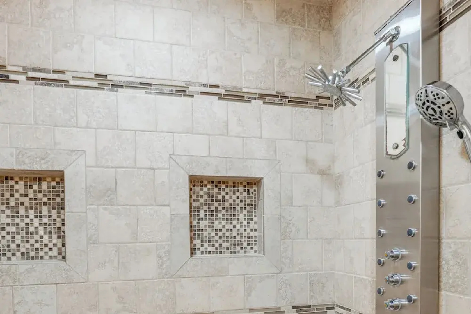 2 Mi to Gulfport Beaches: Poolside Paradise!