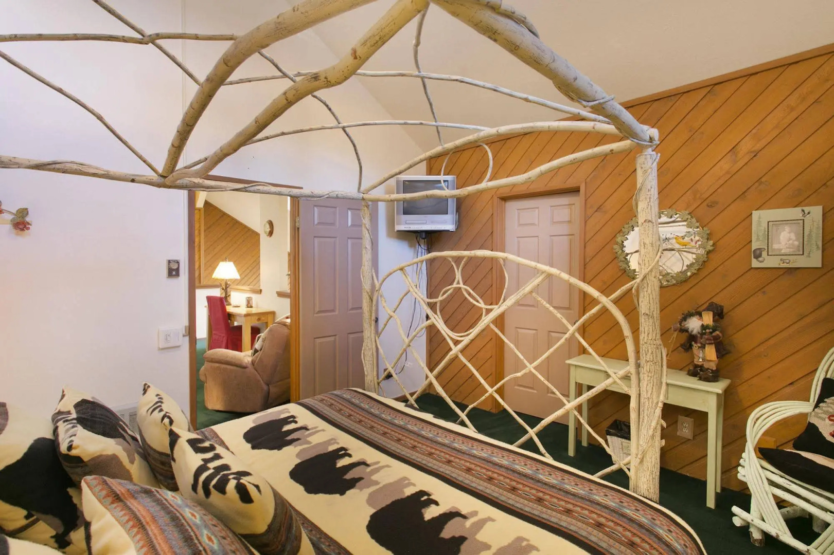 Aspen Creek by 101 Great Escapes