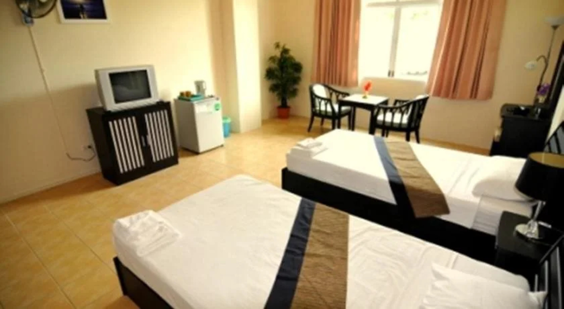 San Antonio Beach Guesthouse & Restaurant