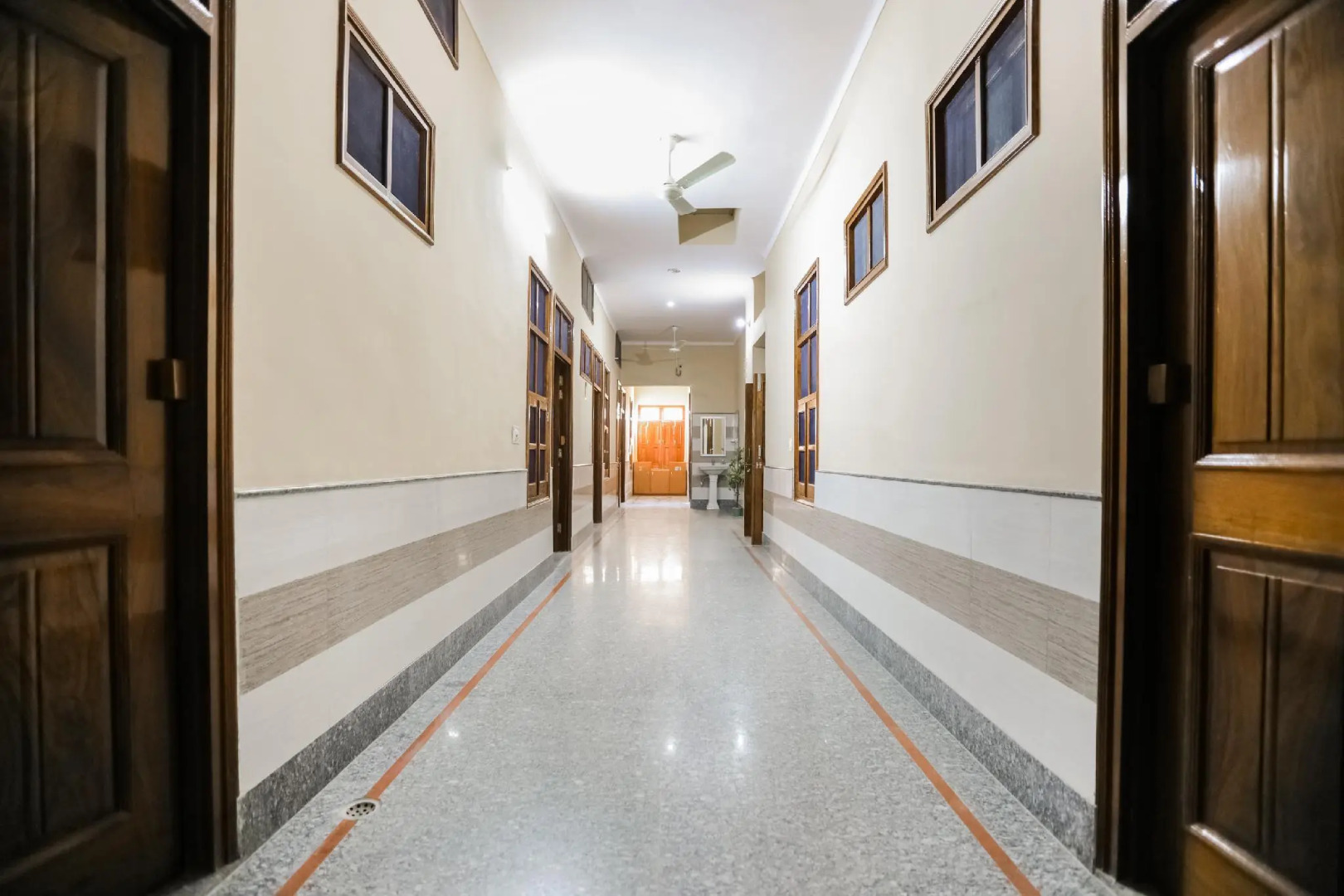 Hotel Shashi 2 By OYO Rooms